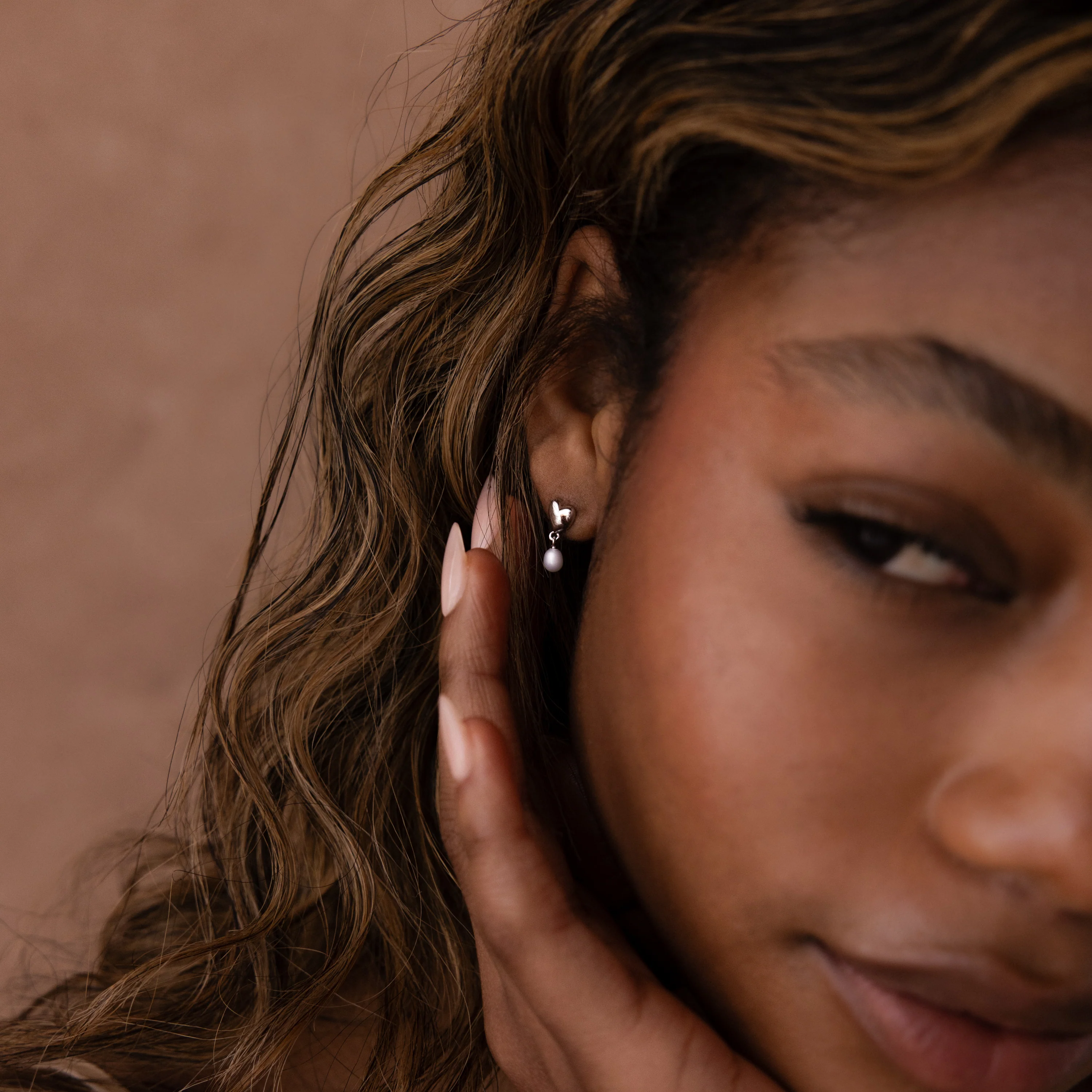 Heart Pearl Drop Earrings in Silver - Image 6