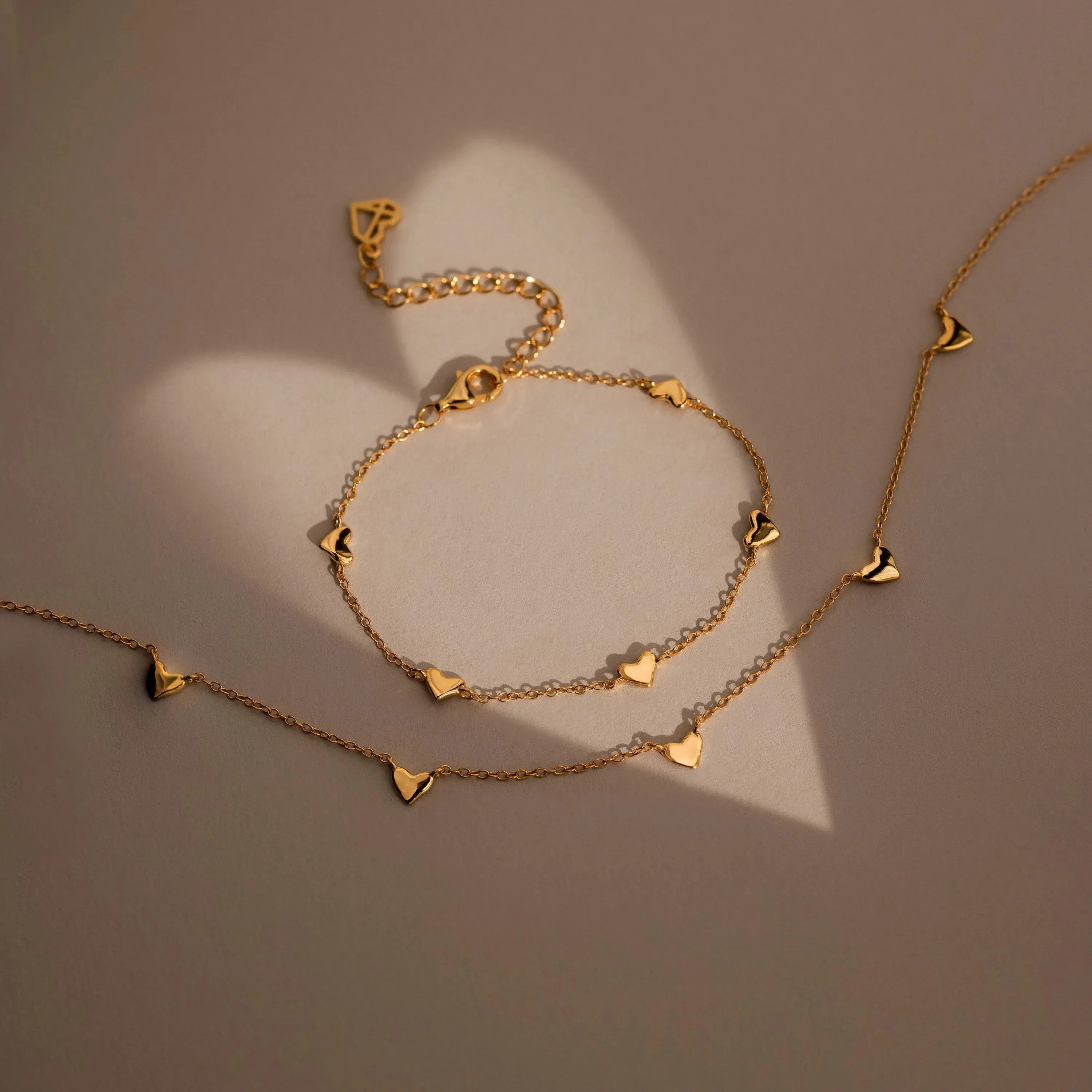 Heart Station Necklace in 18K Gold - Image 5