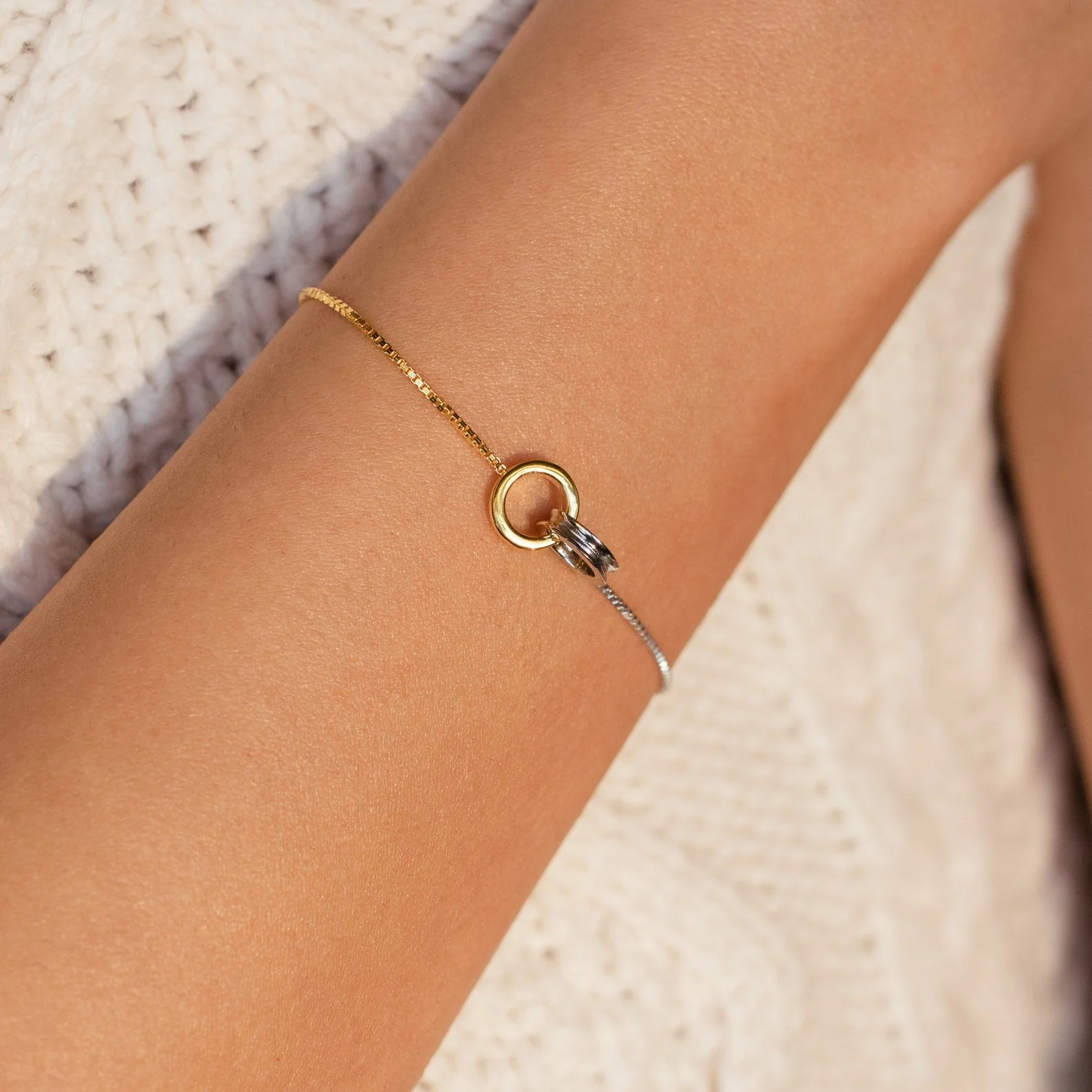 Interlocking Circles Bracelet - Image 5