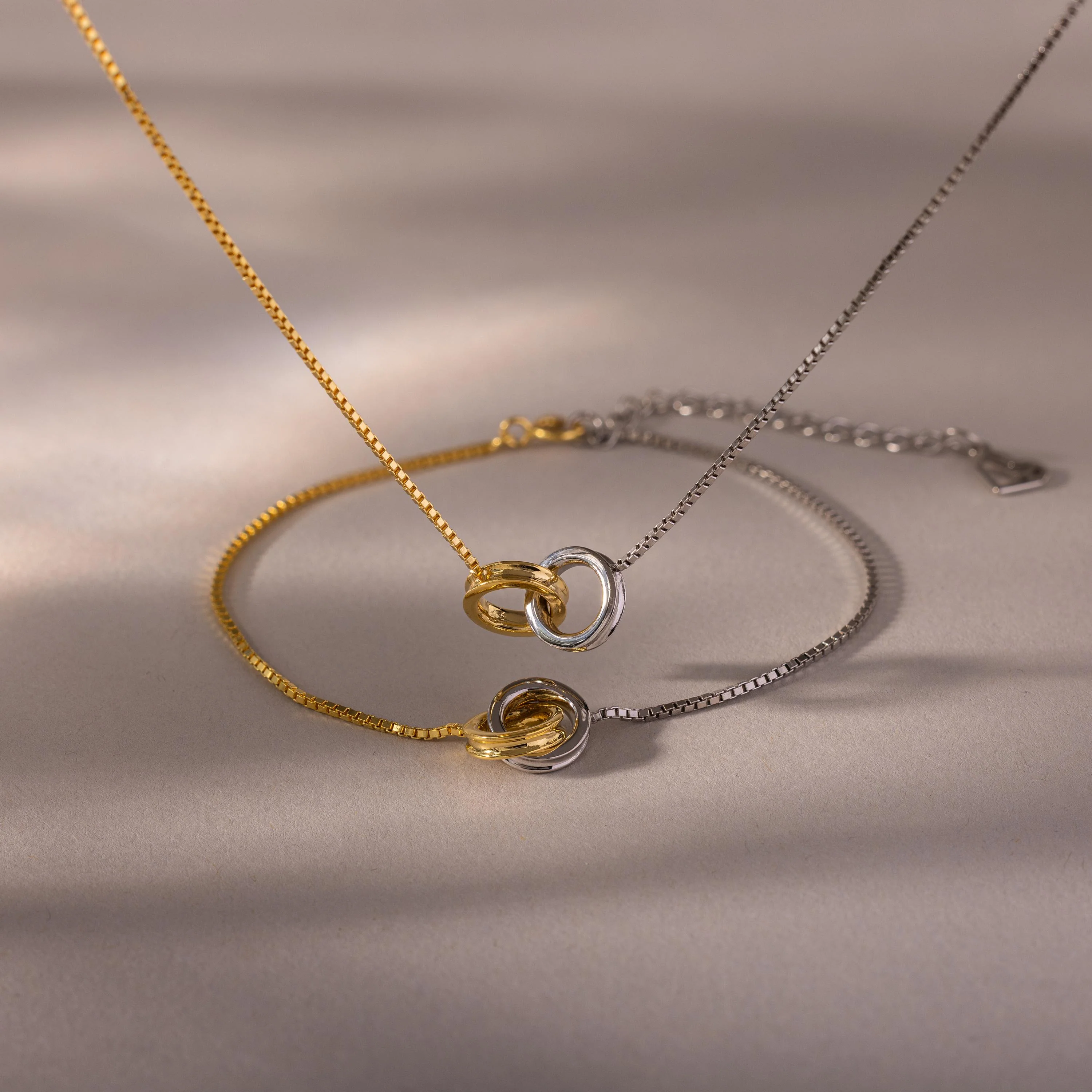 Interlocking Circles Necklace and Bracelet Set - Image 5