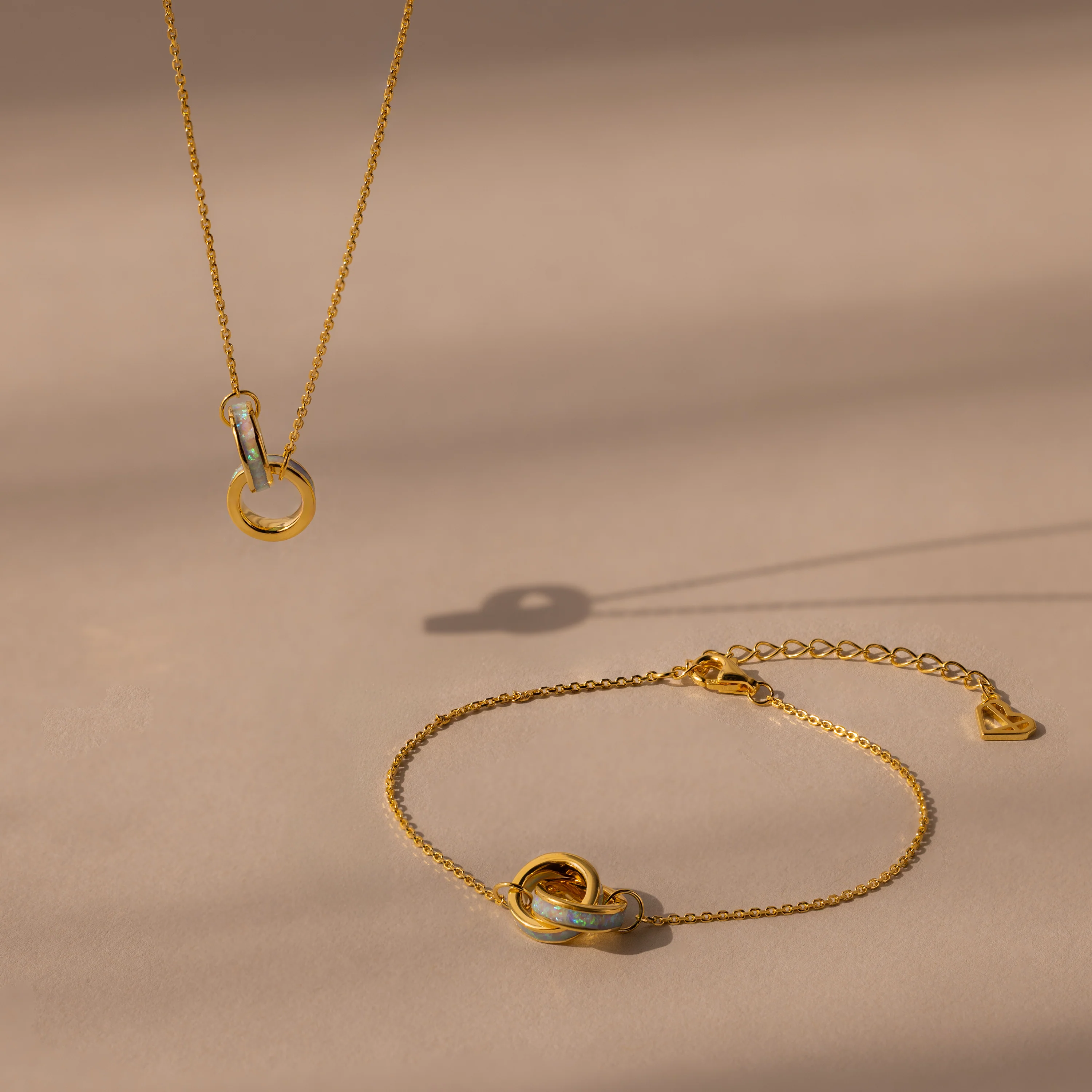 Interlocking Opal Inlay Necklace and Bracelet Set in 18K Gold - Image 7