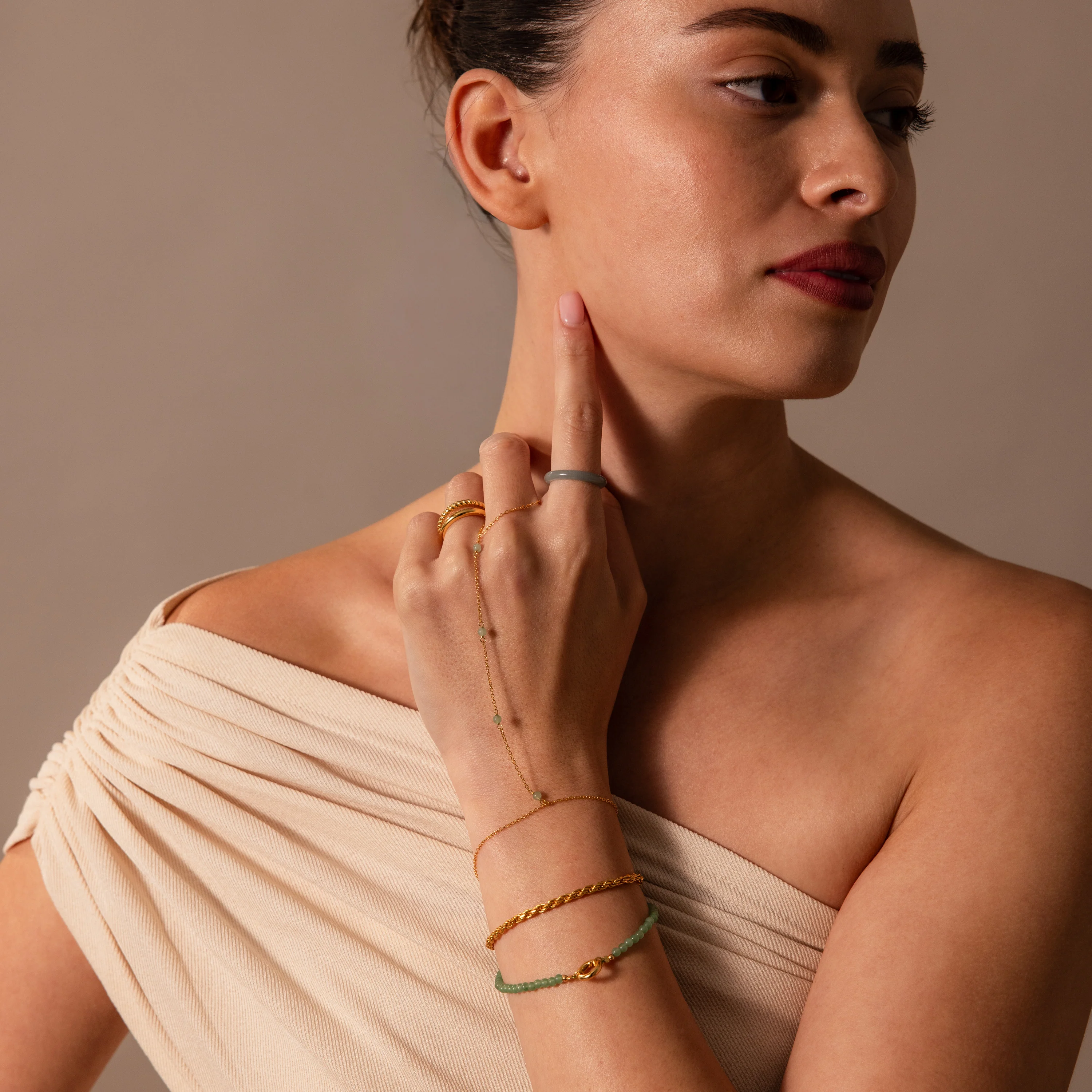 Jade Hand Chain Bracelet in 18K Gold - Image 8