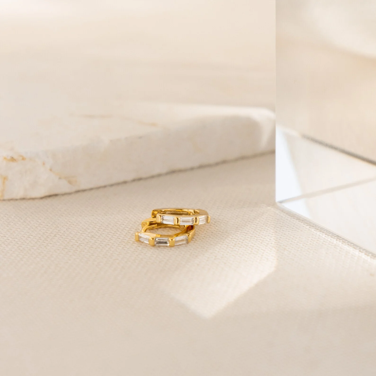 Kenia Diamond Huggies in 18K Gold - Image 5