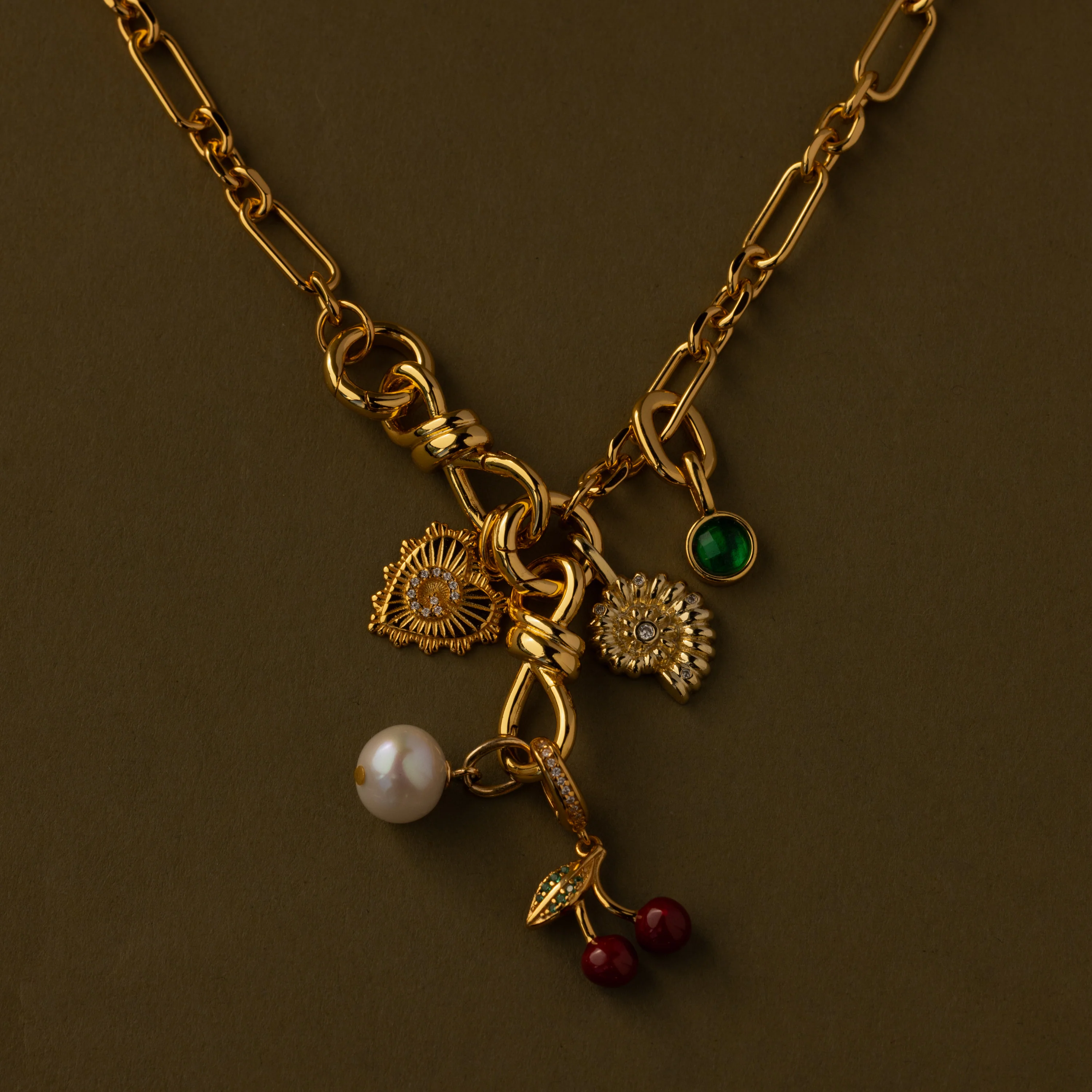 Knot Charm Clasp in 18K Gold - Image 5