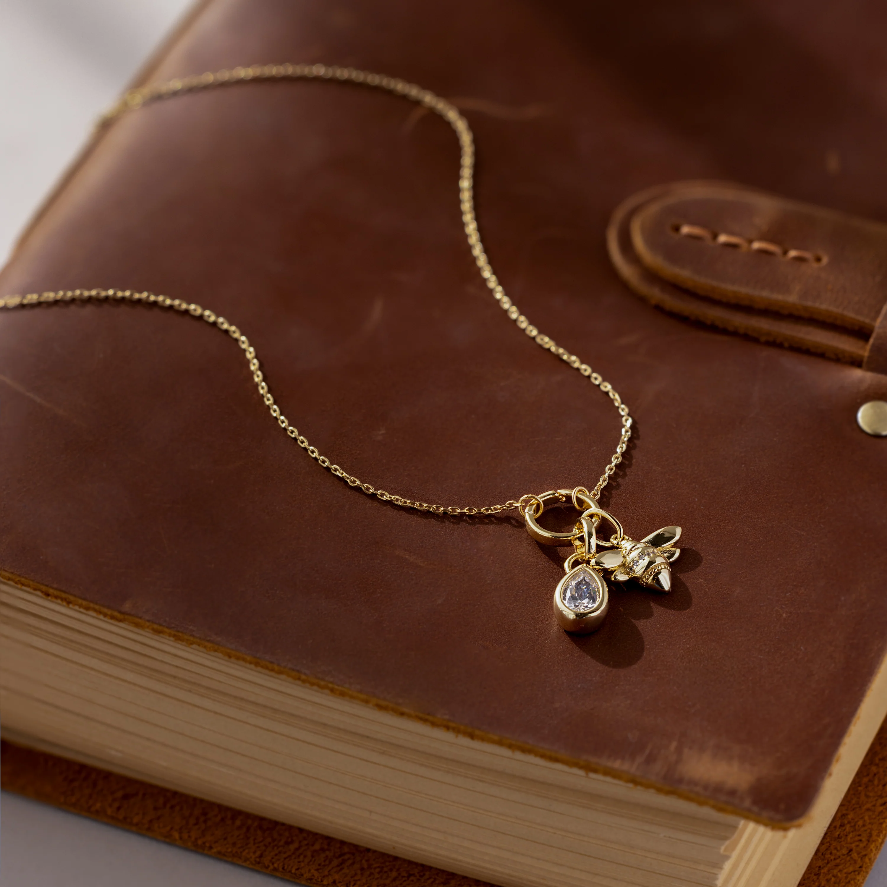 Large Rolo Clasp Necklace in 18K Gold - Image 7