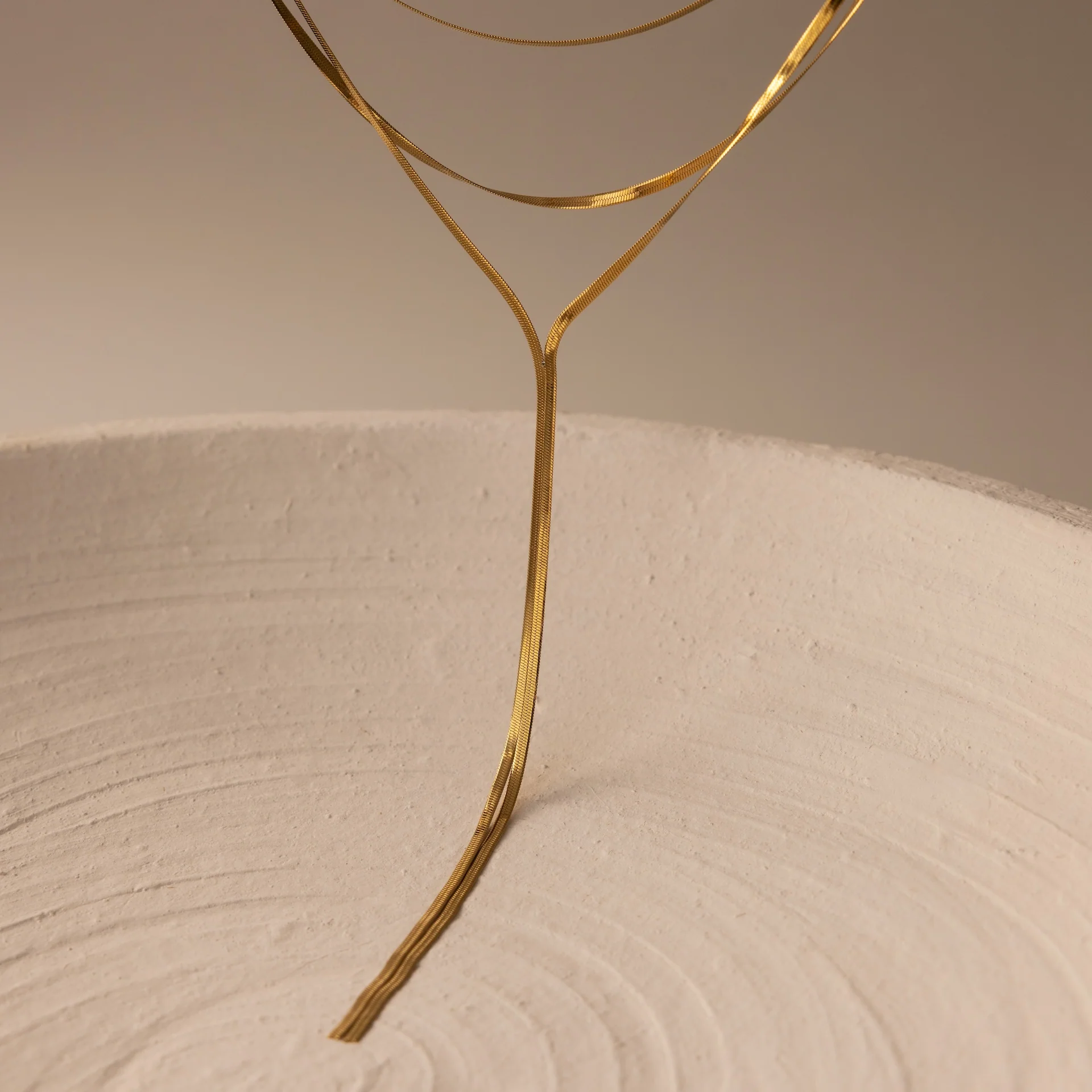 Long Y Herringbone Chain Necklace in 18K Gold - Image 6