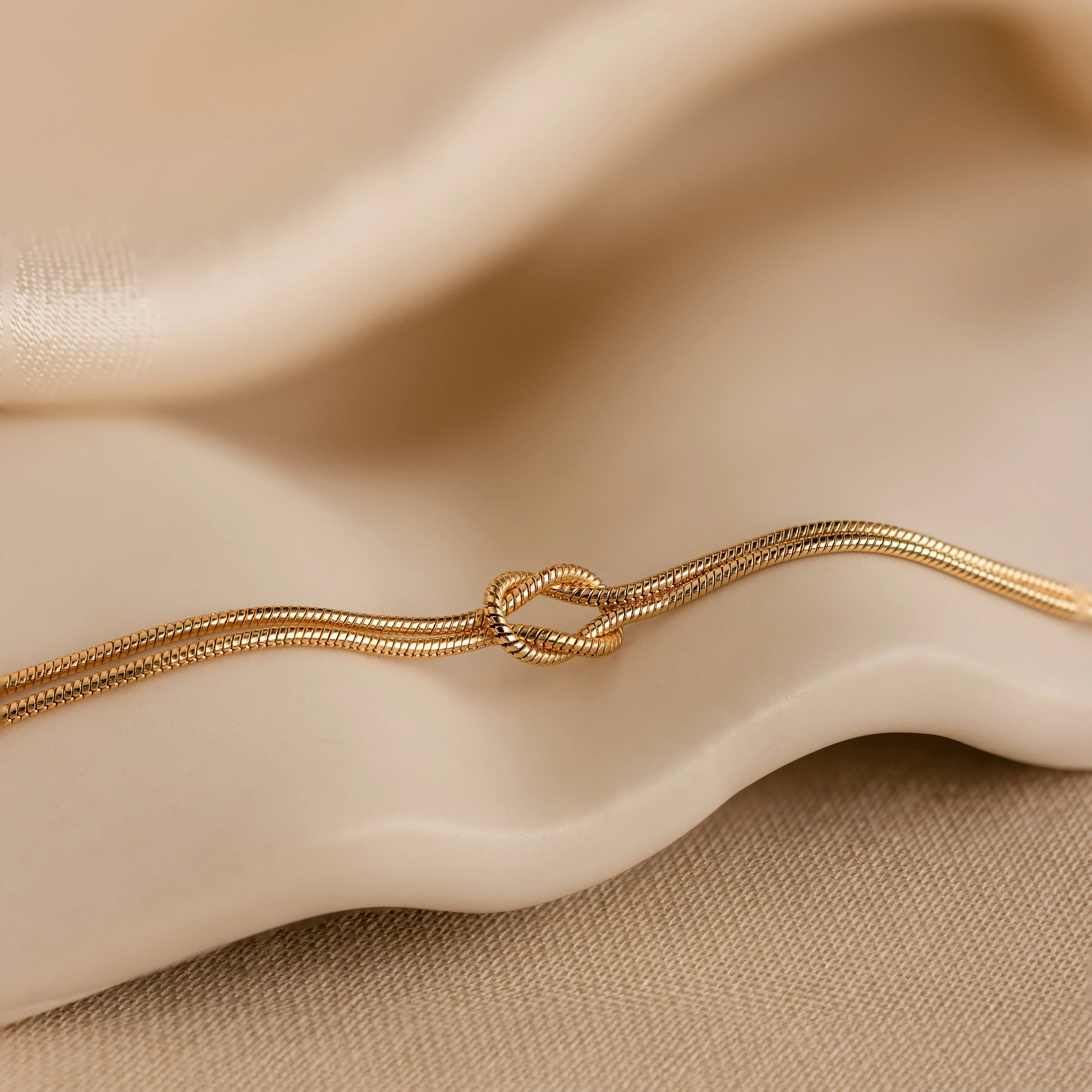 Love Knot Bracelet in 18K Gold - Image 4
