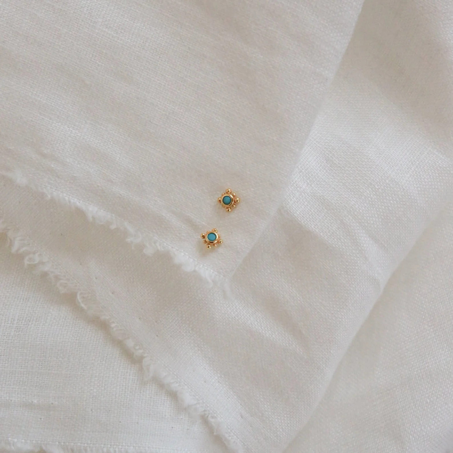 Mara Studs in 18K Gold - Image 3