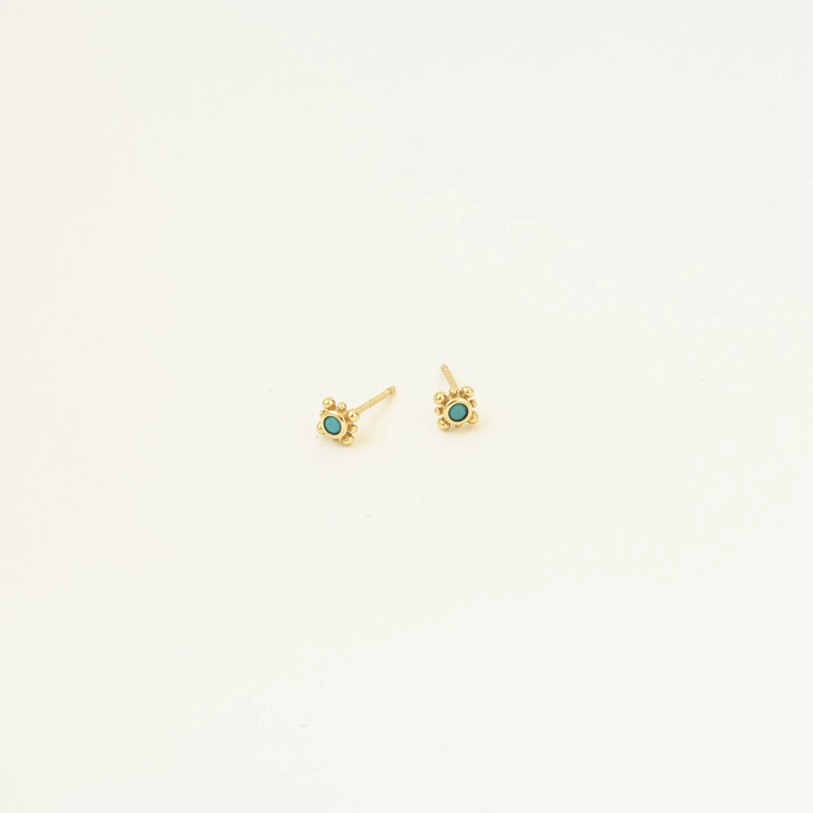 Mara Studs in 18K Gold - Image 5