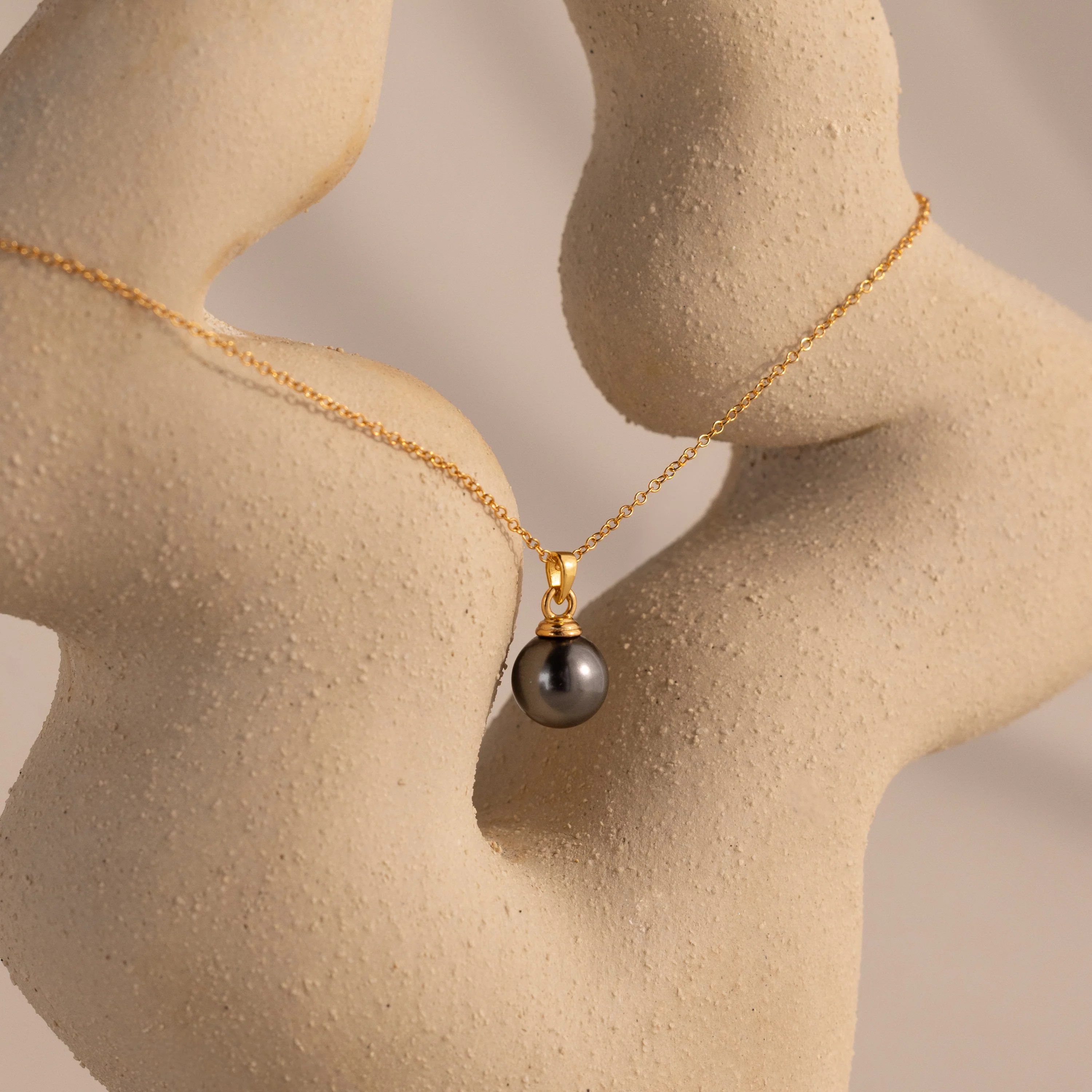 Midnight Pearl Necklace in 18K Gold - Image 5