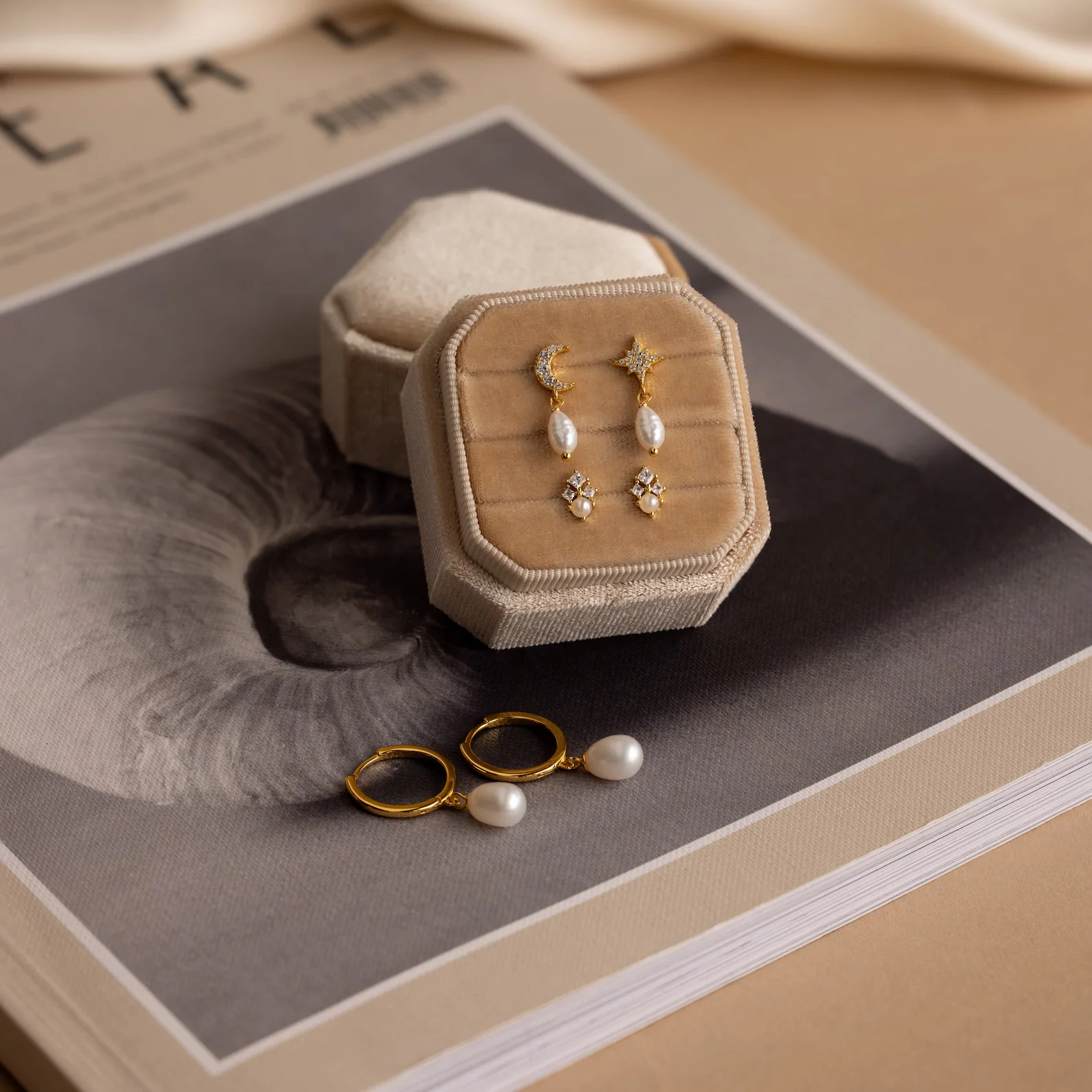 Mystery Earrings Box in 18K Gold - Image 3
