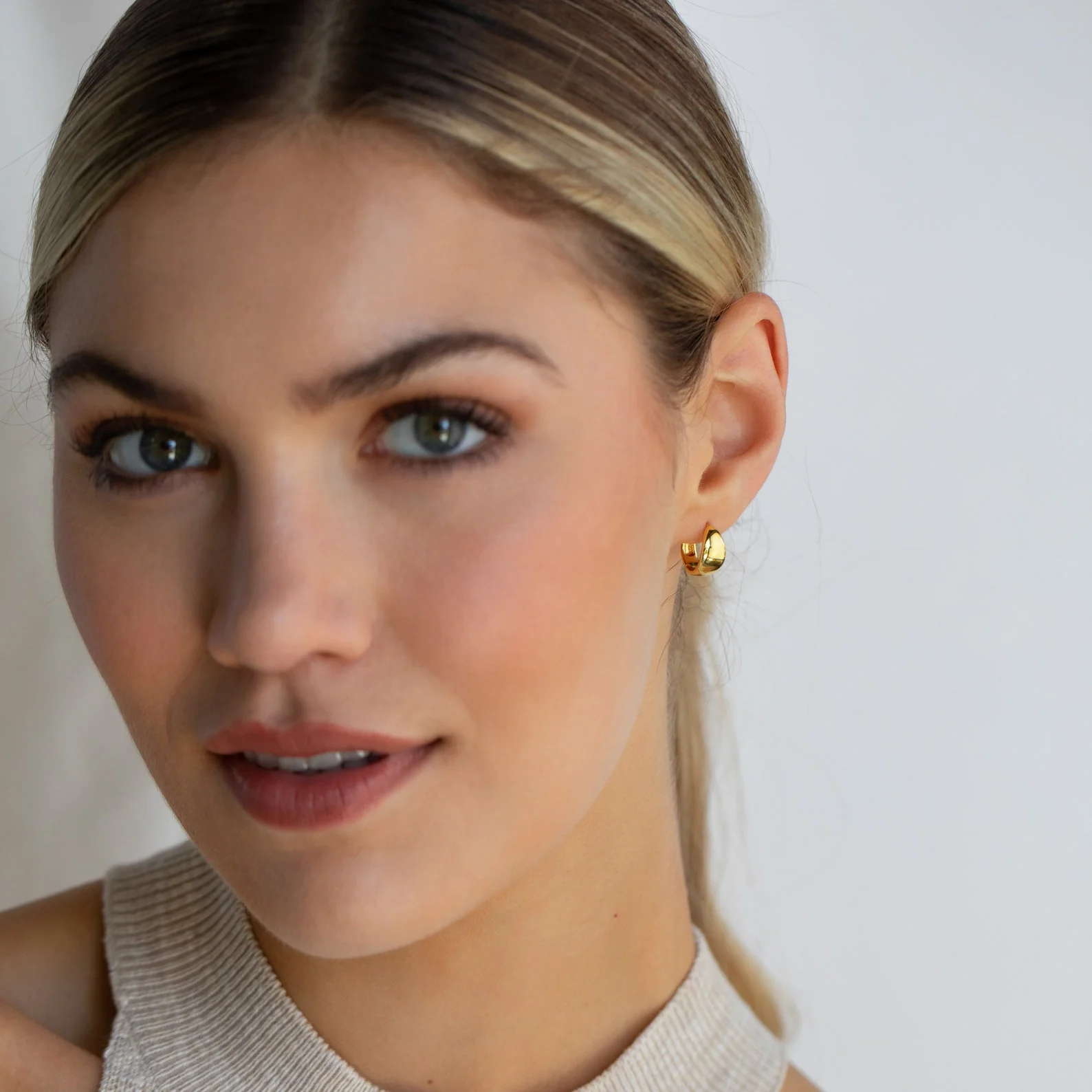 Olivia Hoops - Image 5