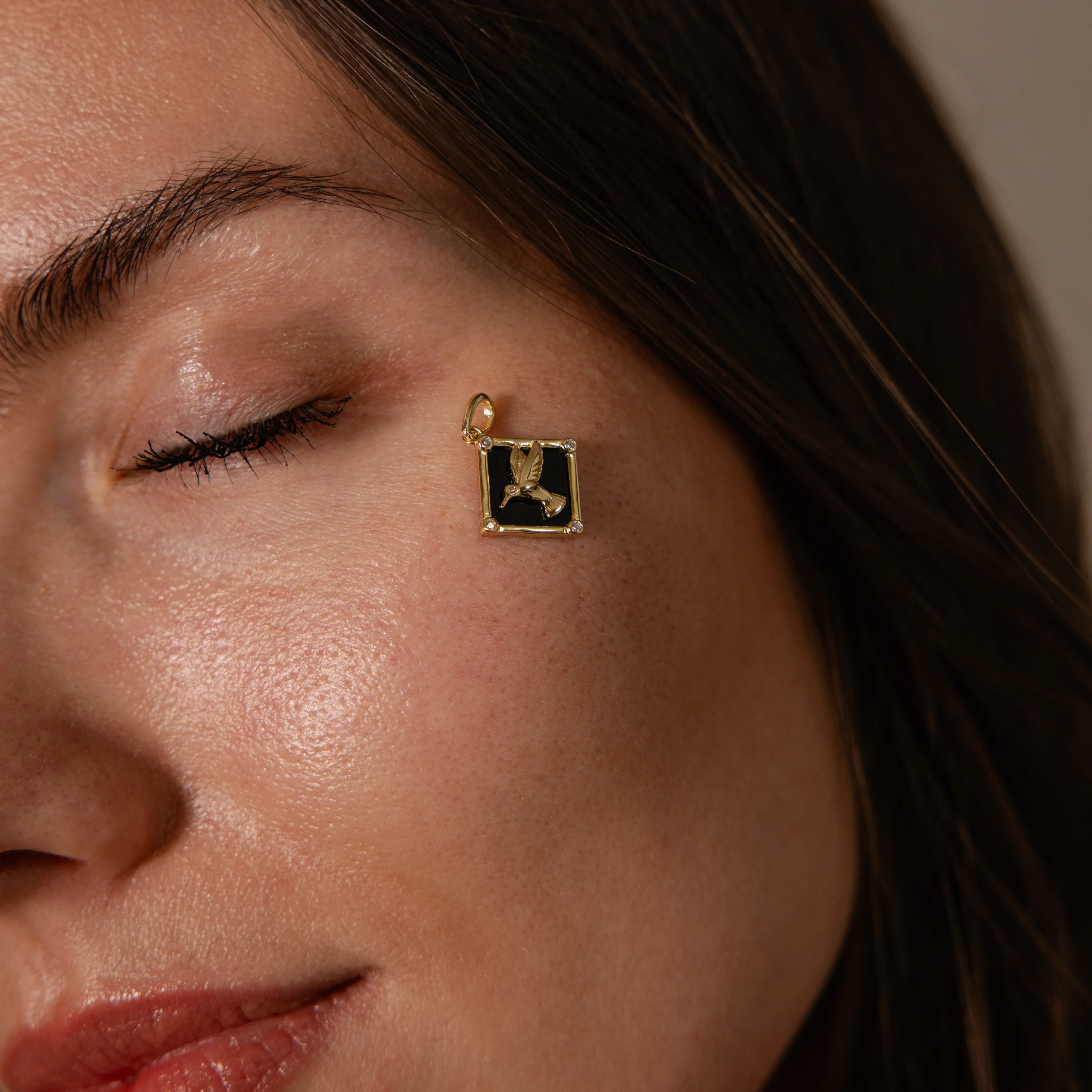 Onyx Hummingbird Charm in 18K Gold - Image 6