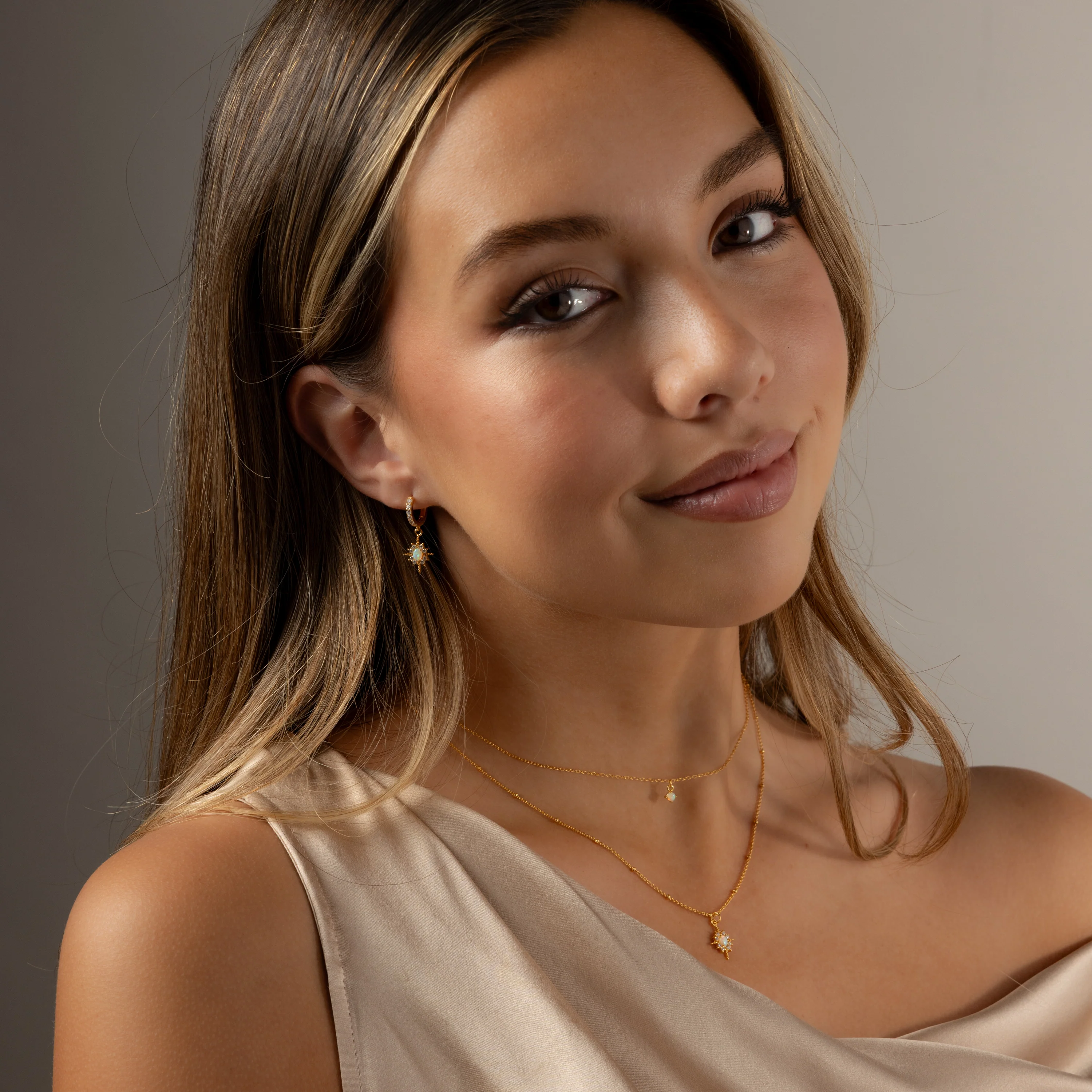 Opal Star Necklace & Earrings Set in 18K Gold - Image 8