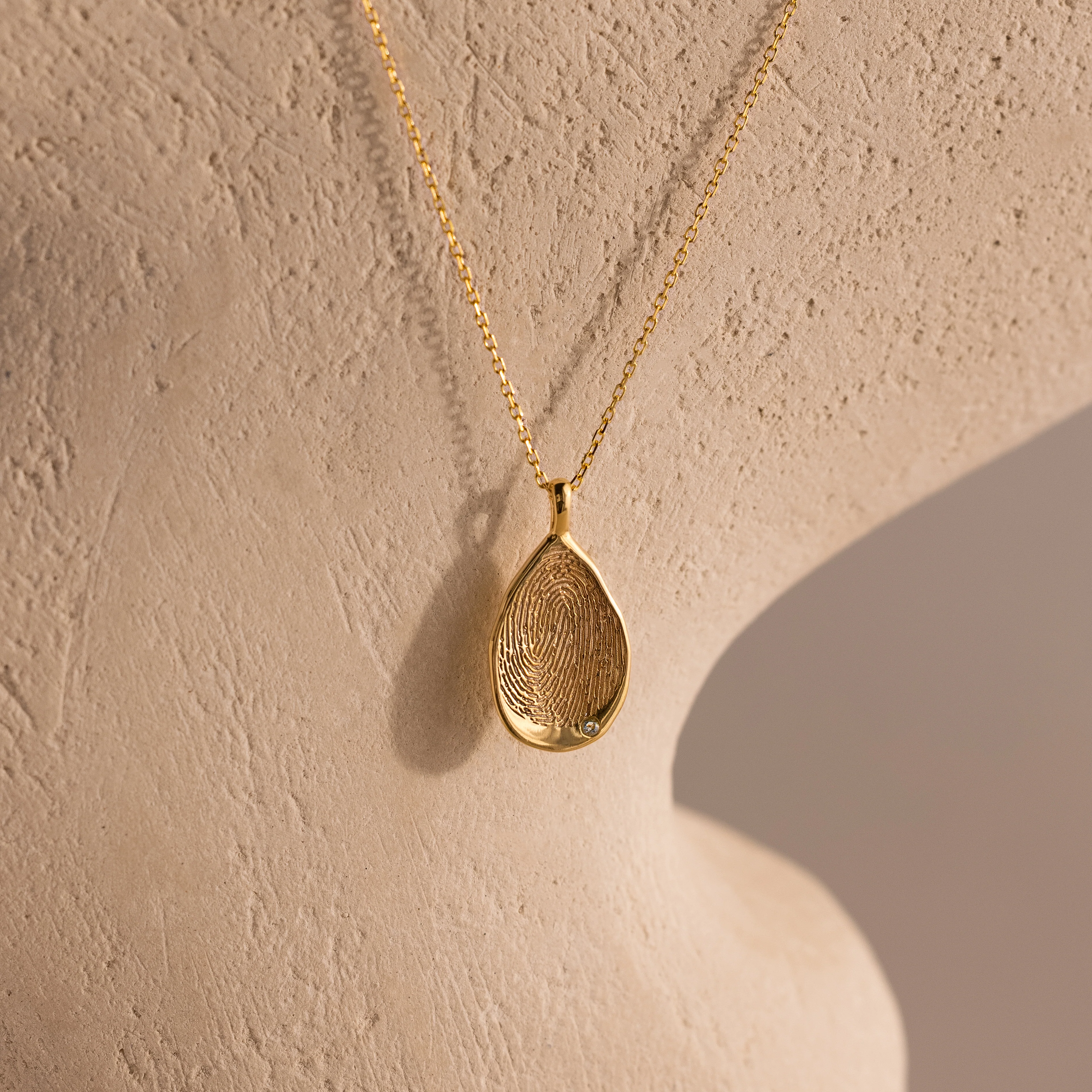 Organic Fingerprint Teardrop Necklace in 18K Gold - Image 3