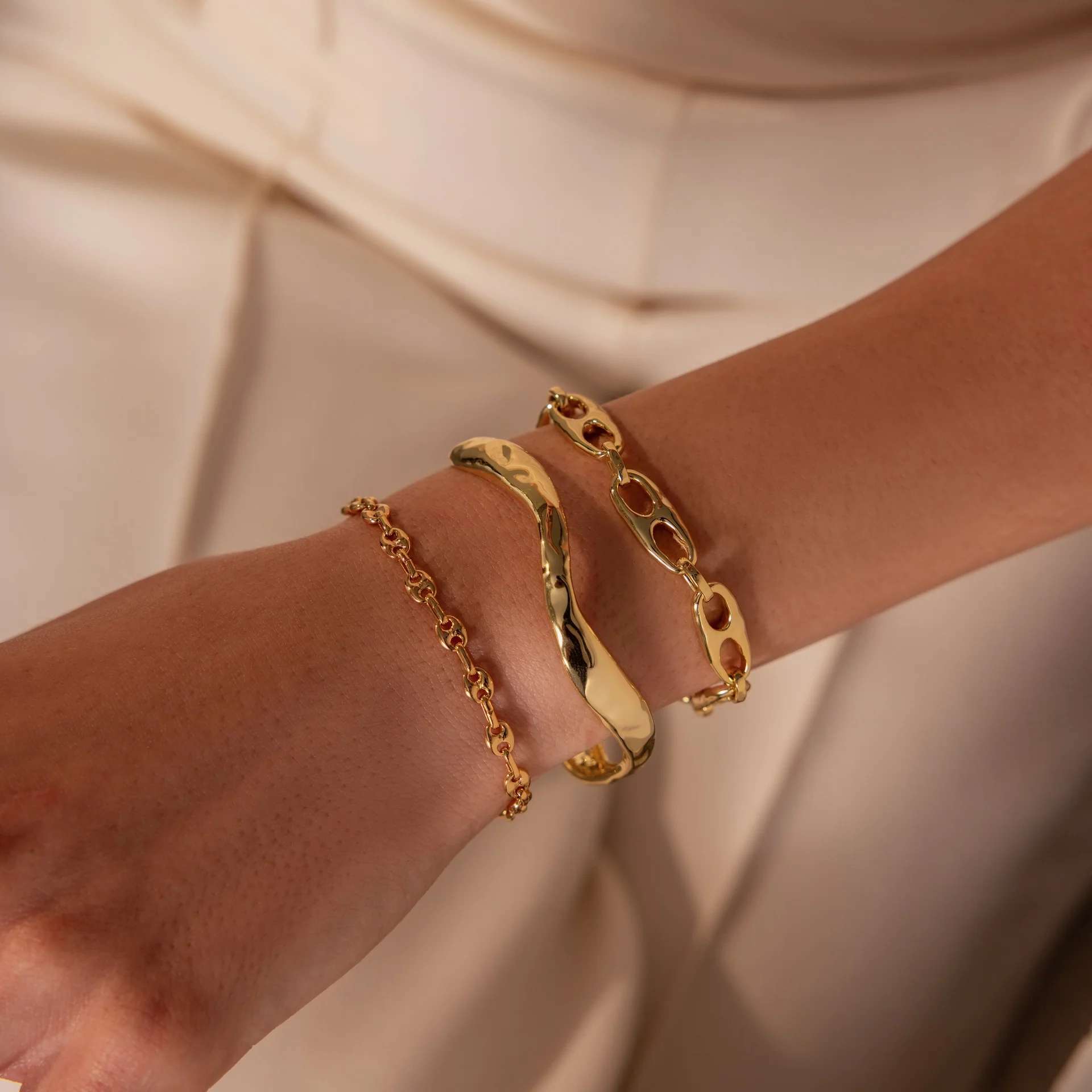 Organic Mariner Chain Bracelet in 18K Gold - Image 4