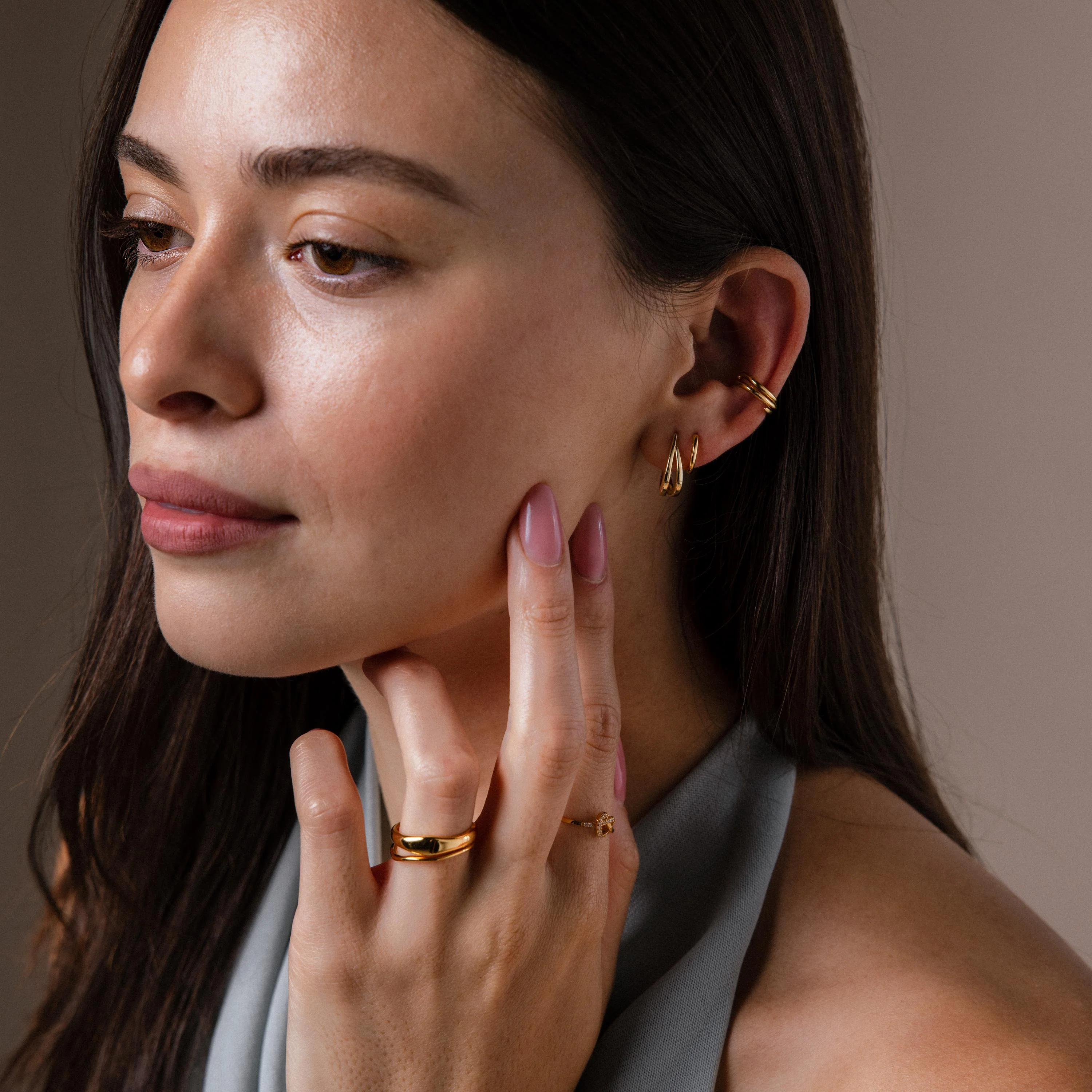 Oval Duo Hoops in 18K Gold - Image 4