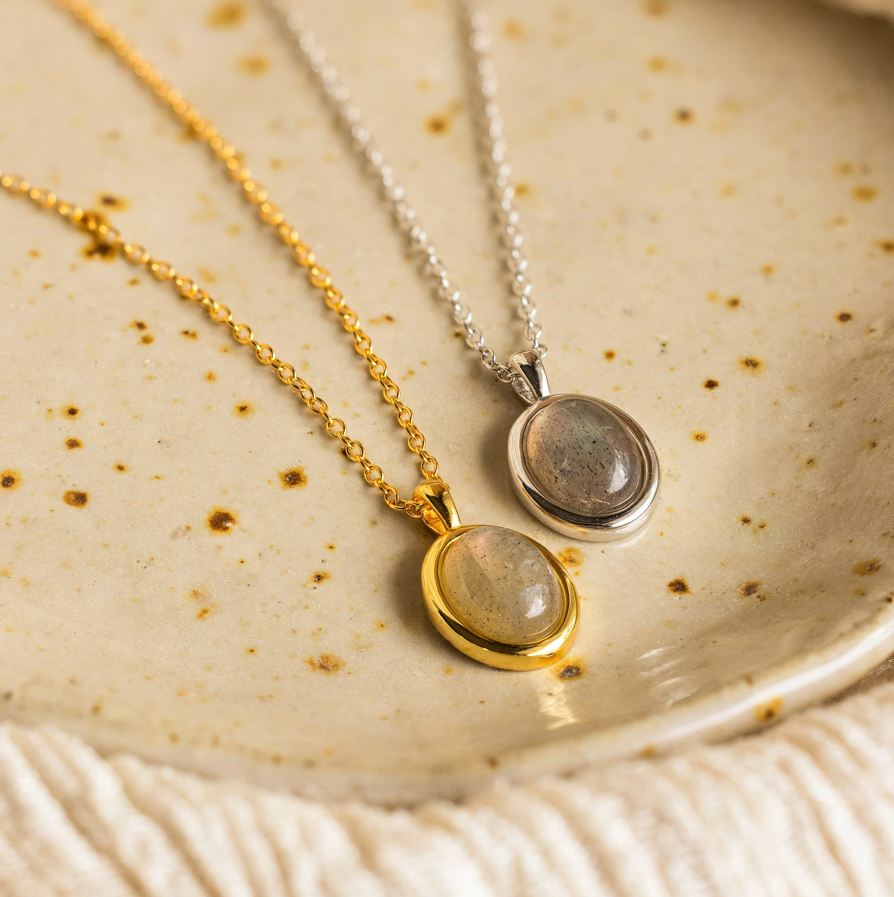 Oval Labradorite Pendant Necklace - Image 7