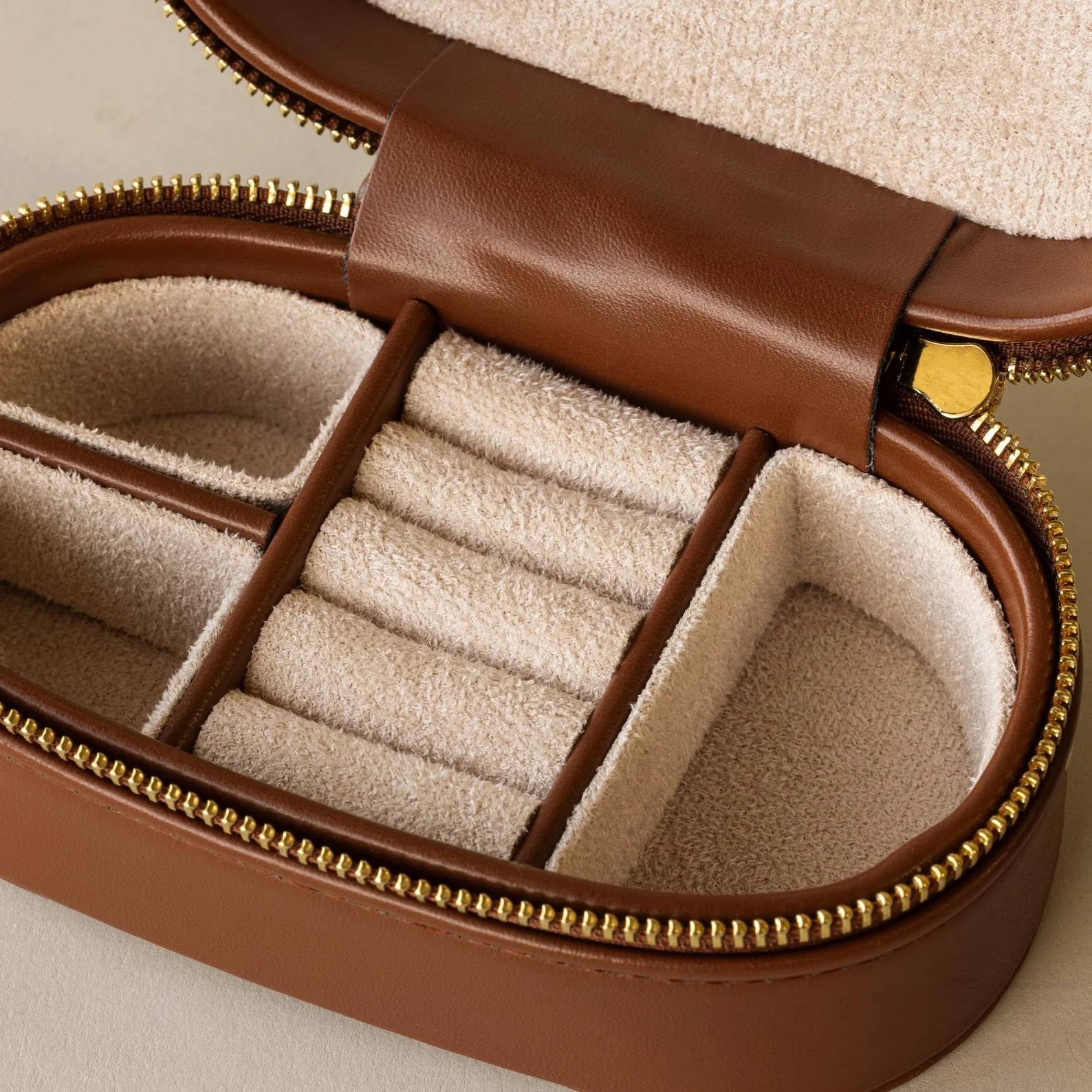 Oval Leather Jewelry Box - Image 2