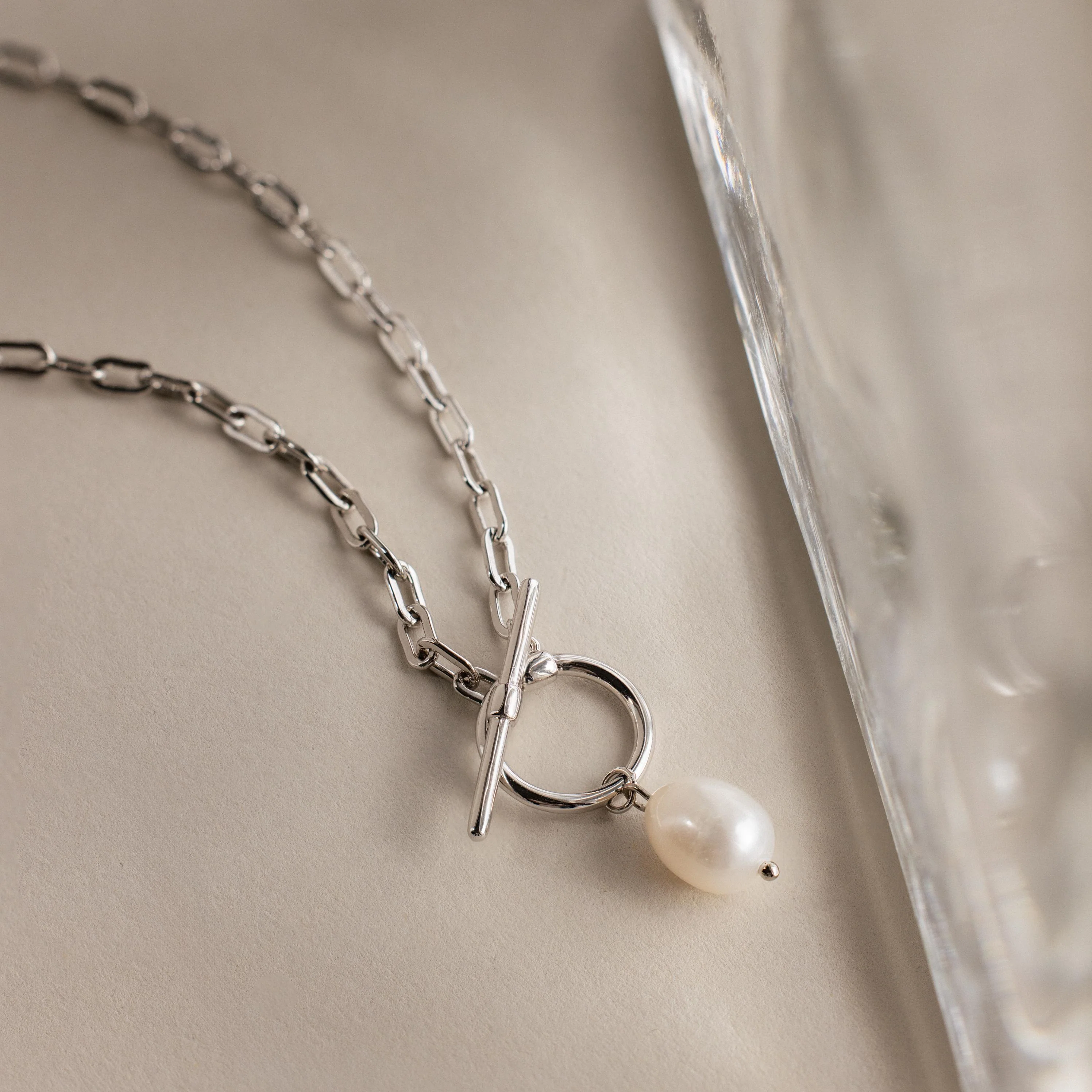 Paperclip Pearl Toggle Necklace - Image 5