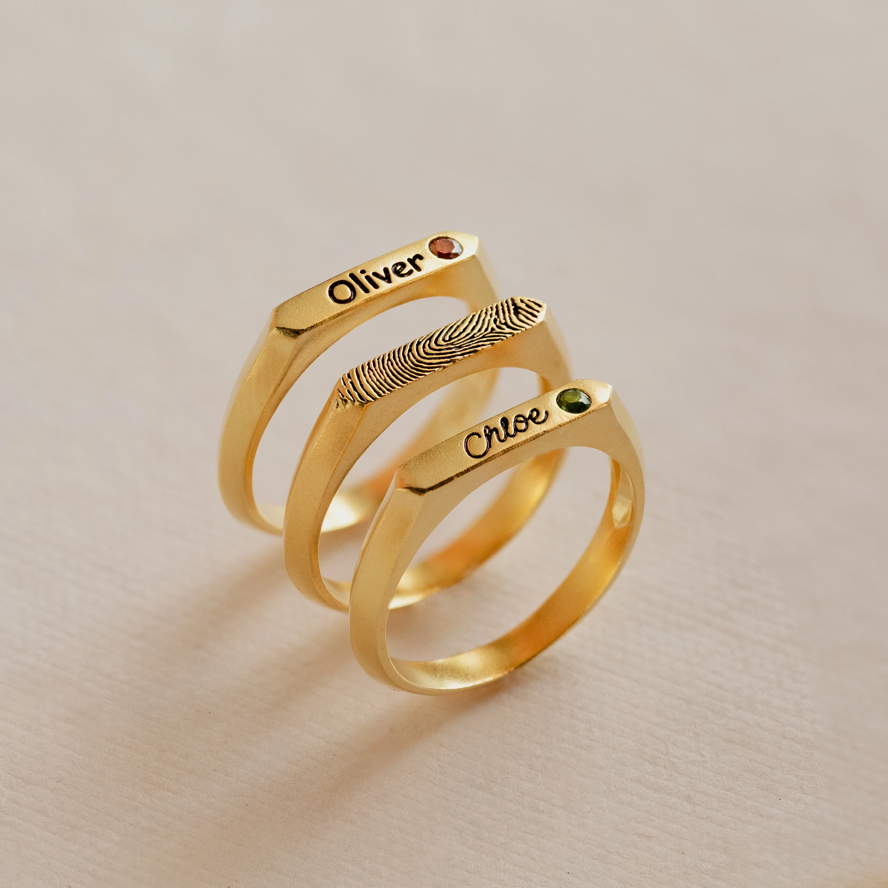 Paris Thin Name Signet Ring in 18K Gold - Image 5