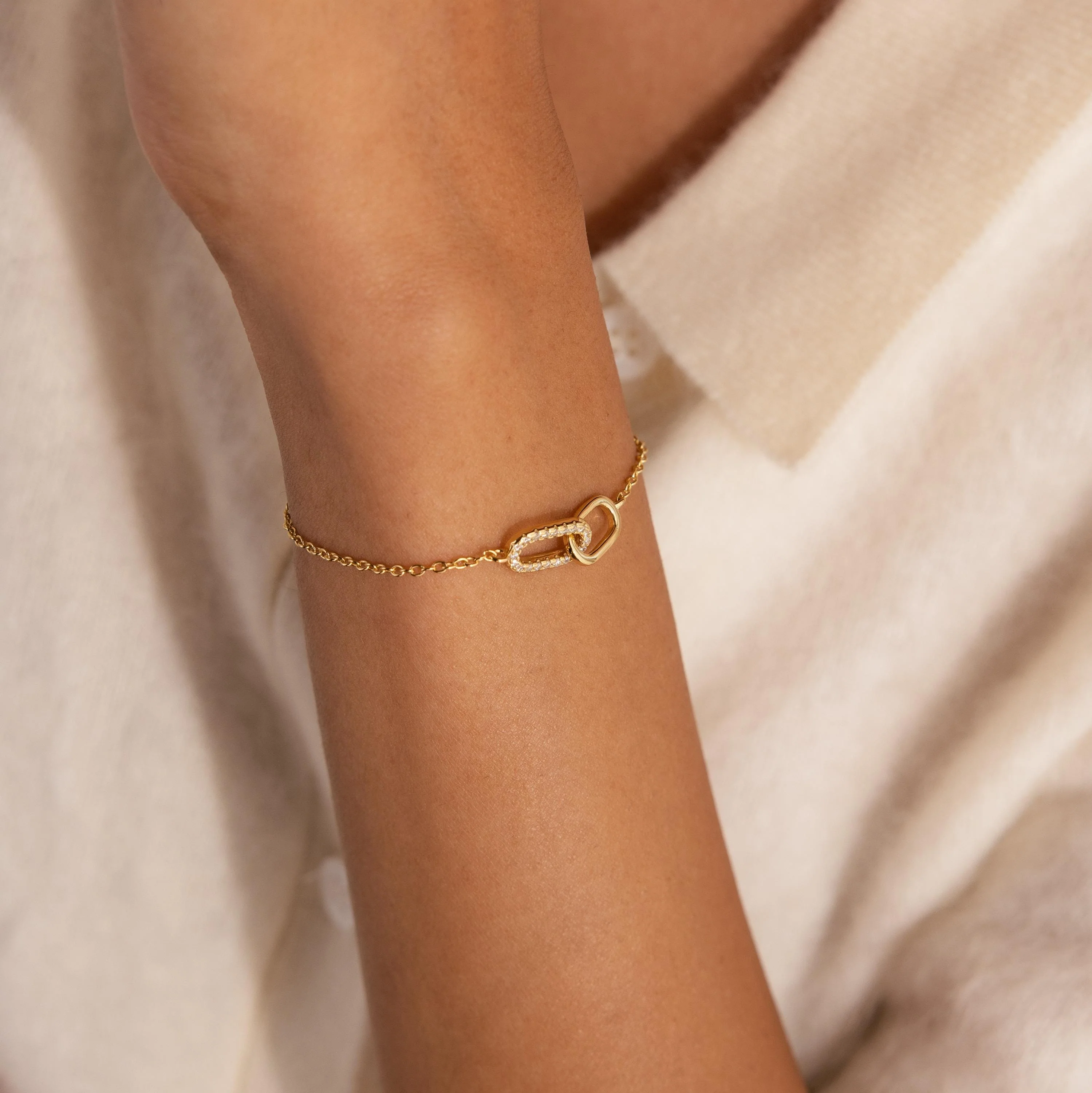 Pave Linked Pendant Bracelet in 18K Gold - Image 2