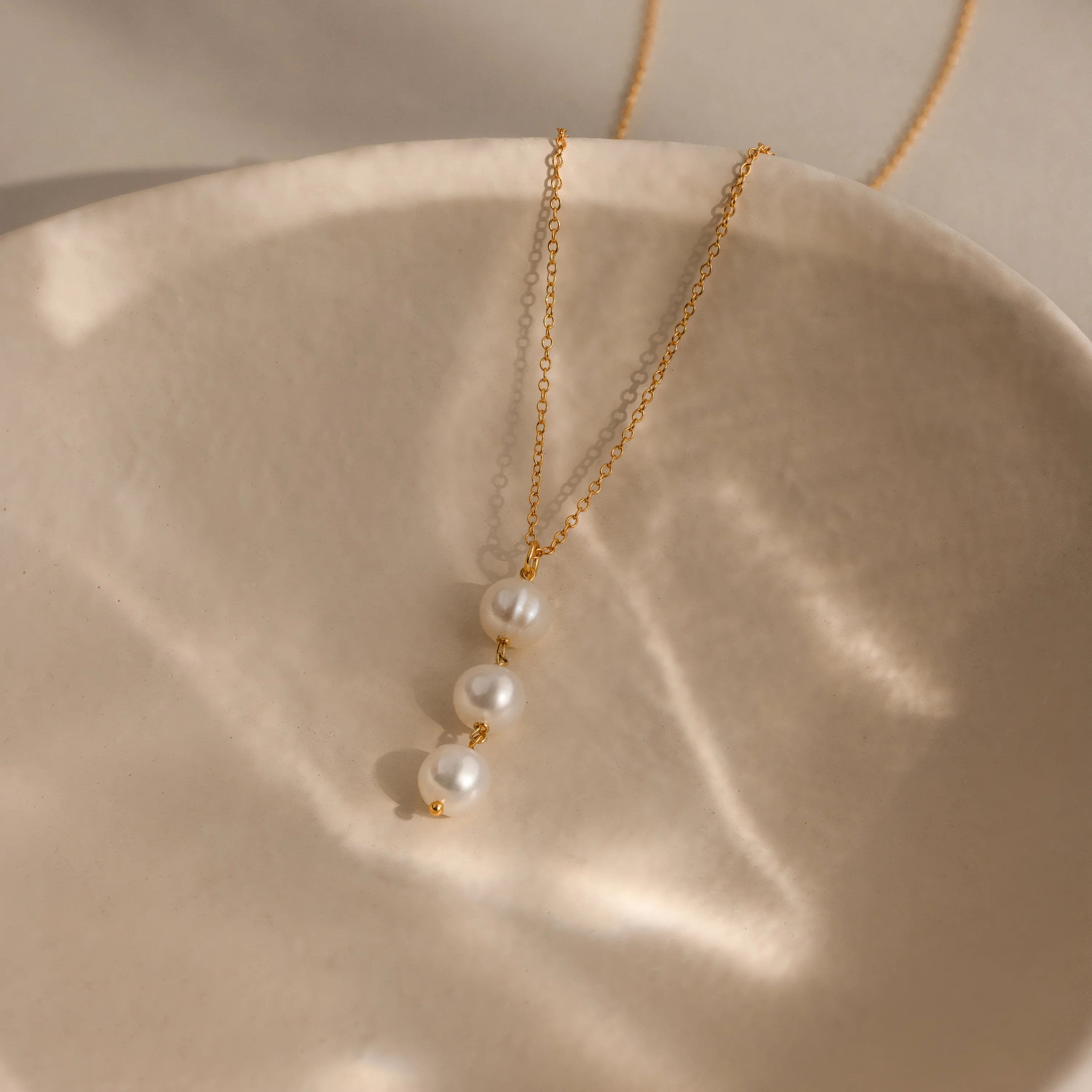 Pearl Cascade Necklace in 18K Gold - Image 3