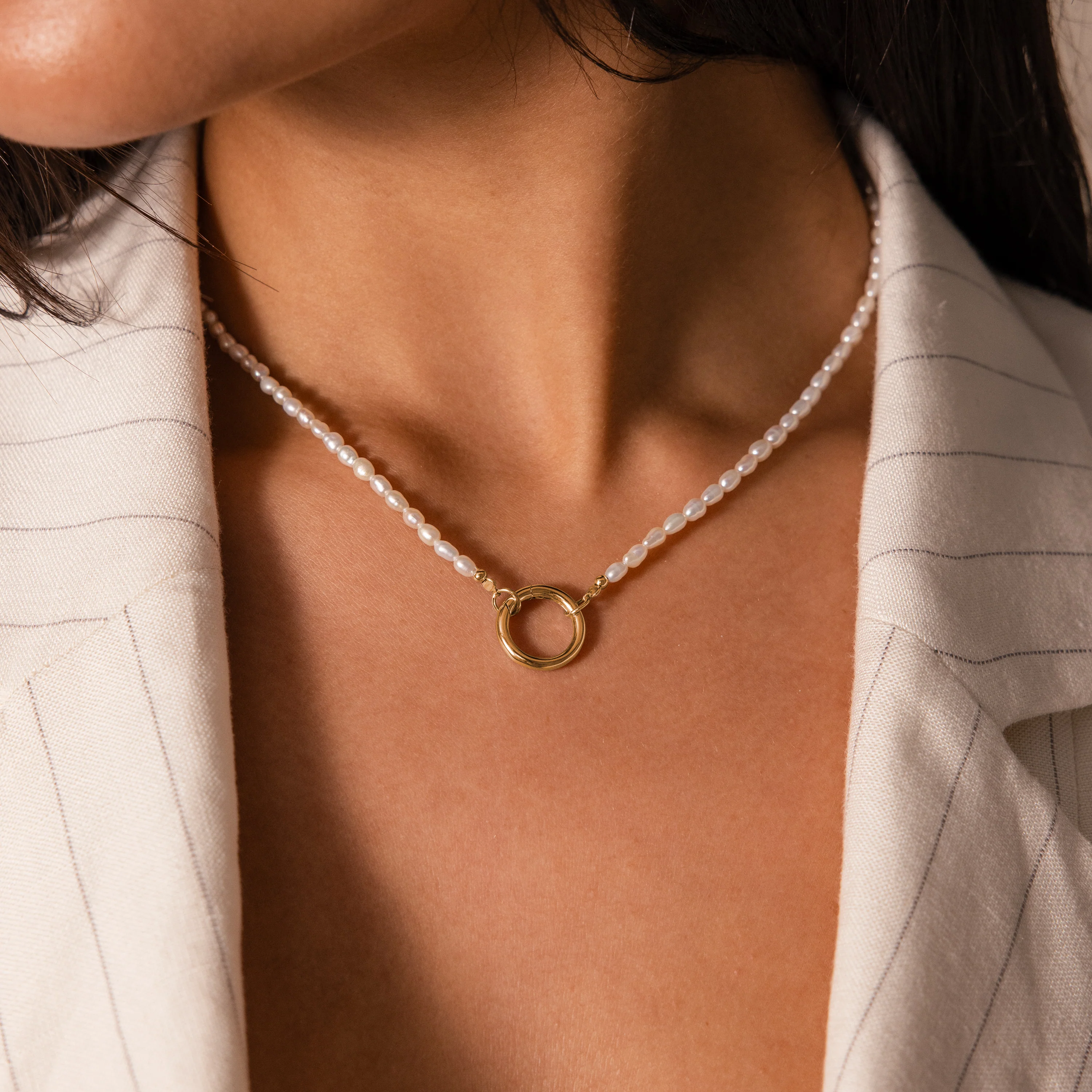 Pearl Chain Clasp Necklace - Image 3