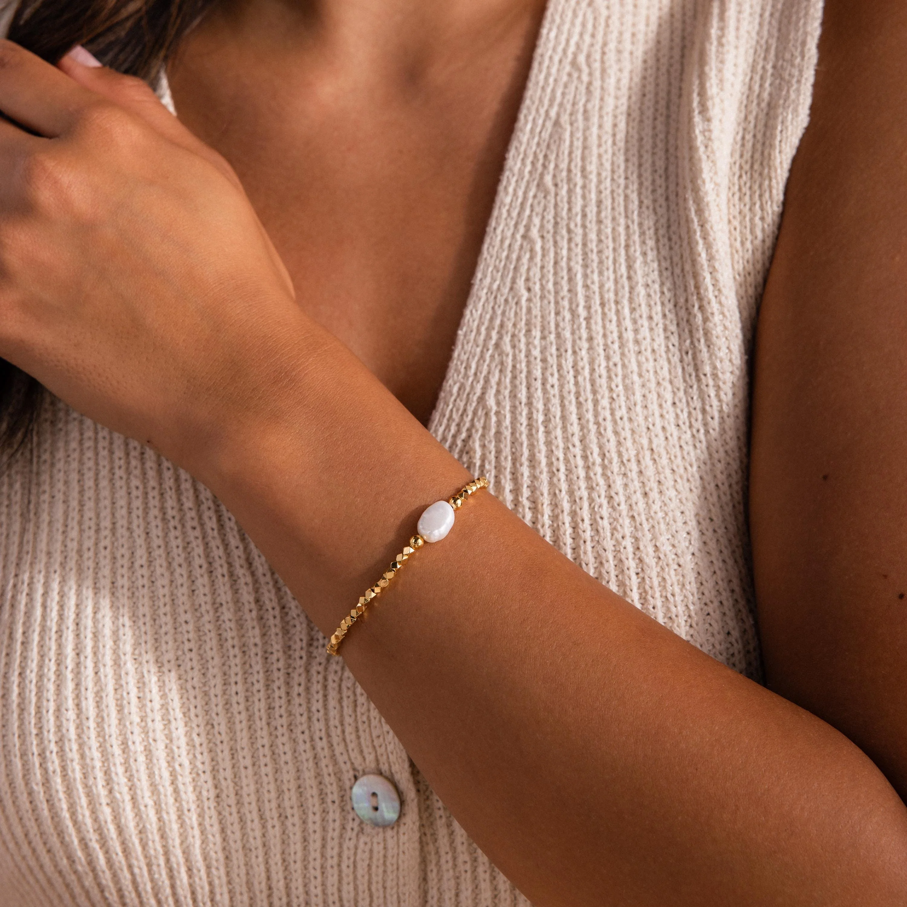 Pearl Charm Beaded Bracelet in 18K Gold - Image 2