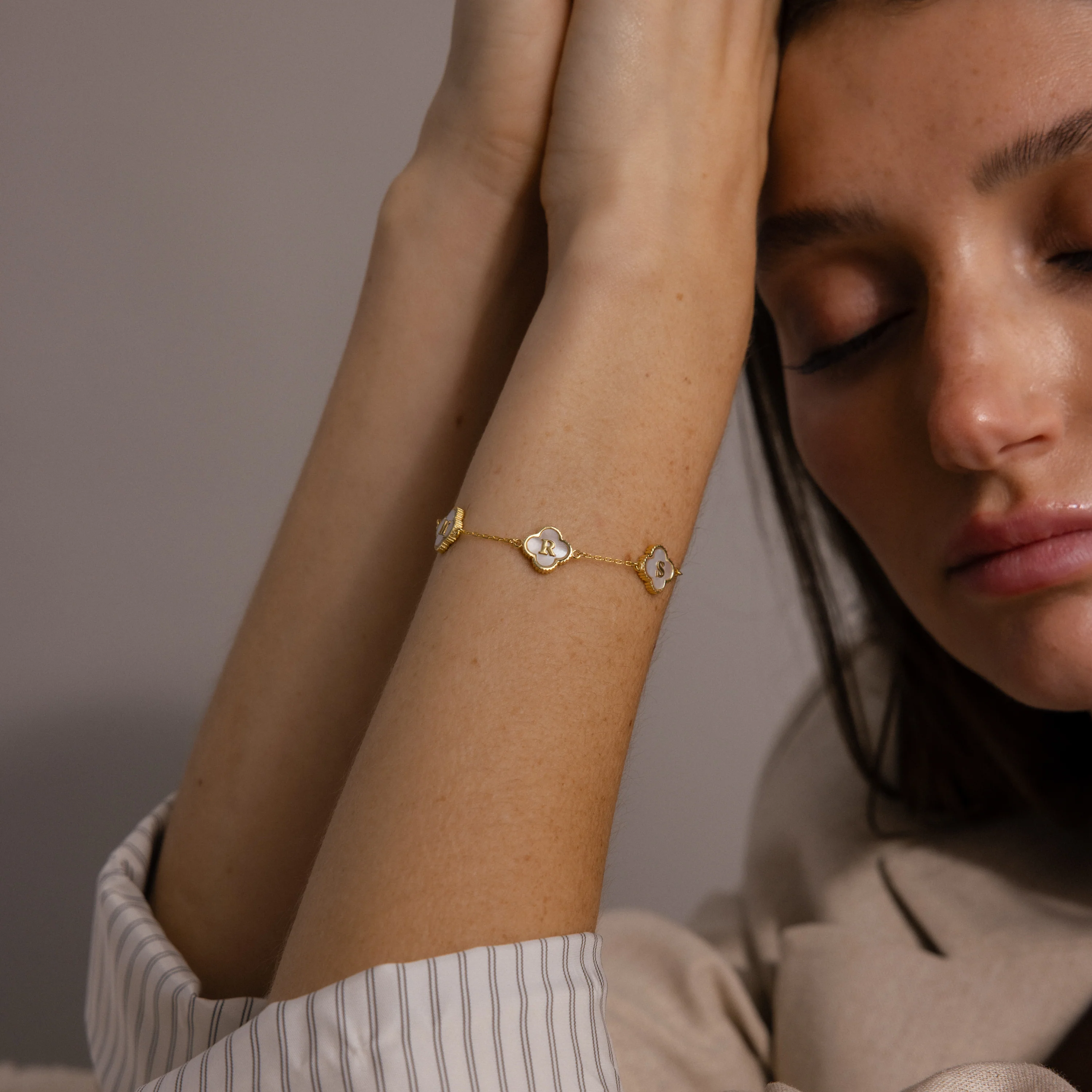 Pearl Clover Letter Bracelet - Image 7
