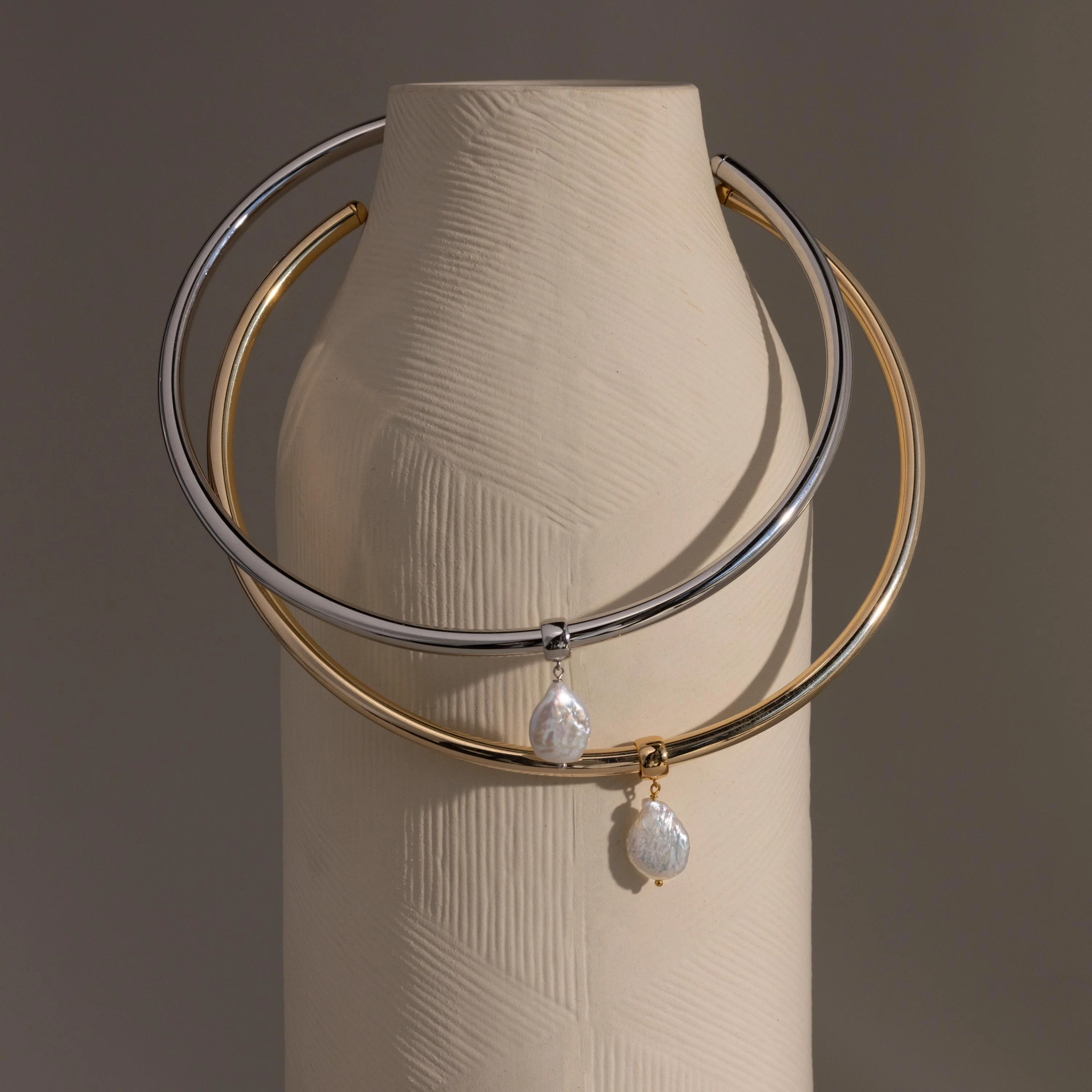 Pearl Cuff Choker Necklace in 18K Gold - Image 7