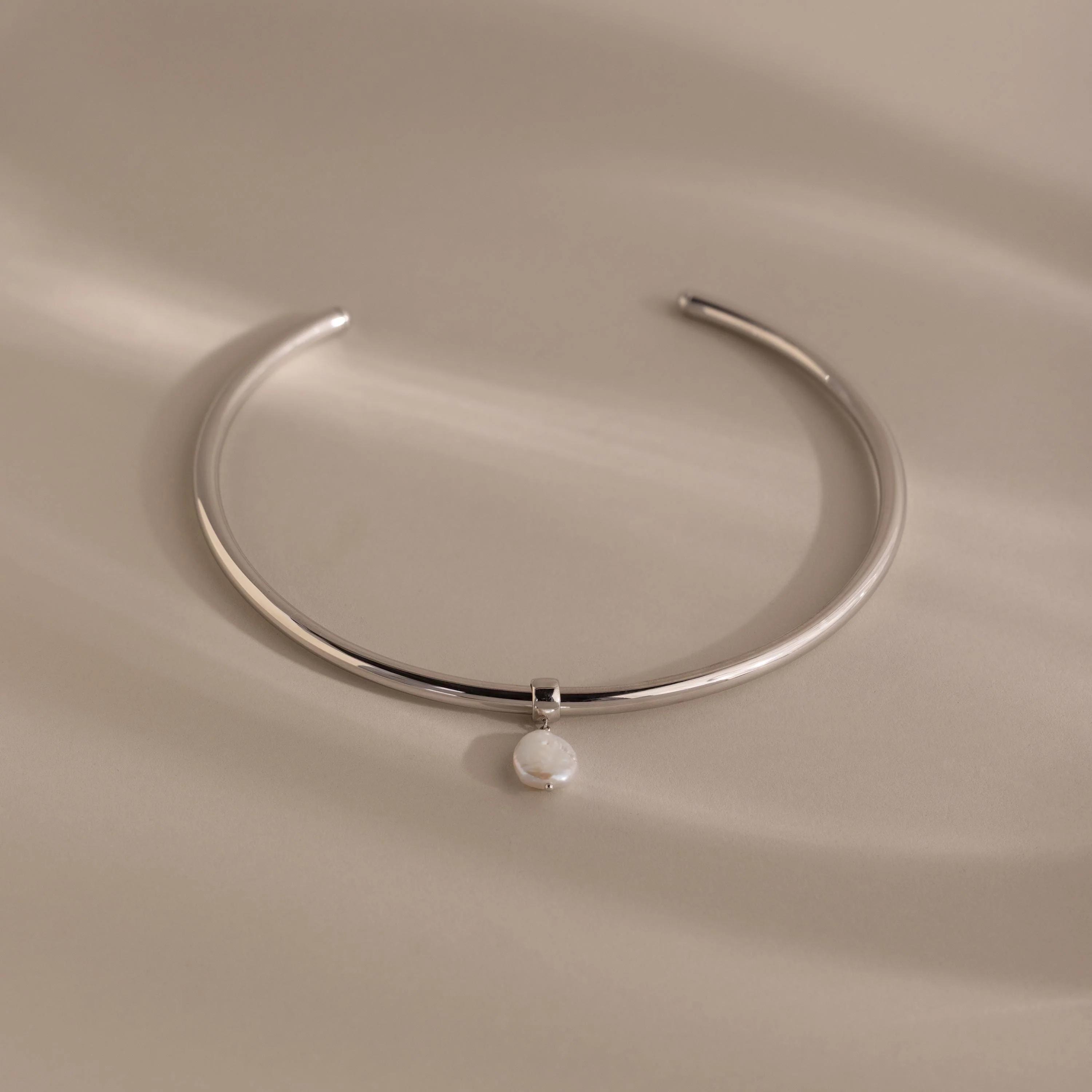 Pearl Cuff Choker Necklace in Silver - Image 3