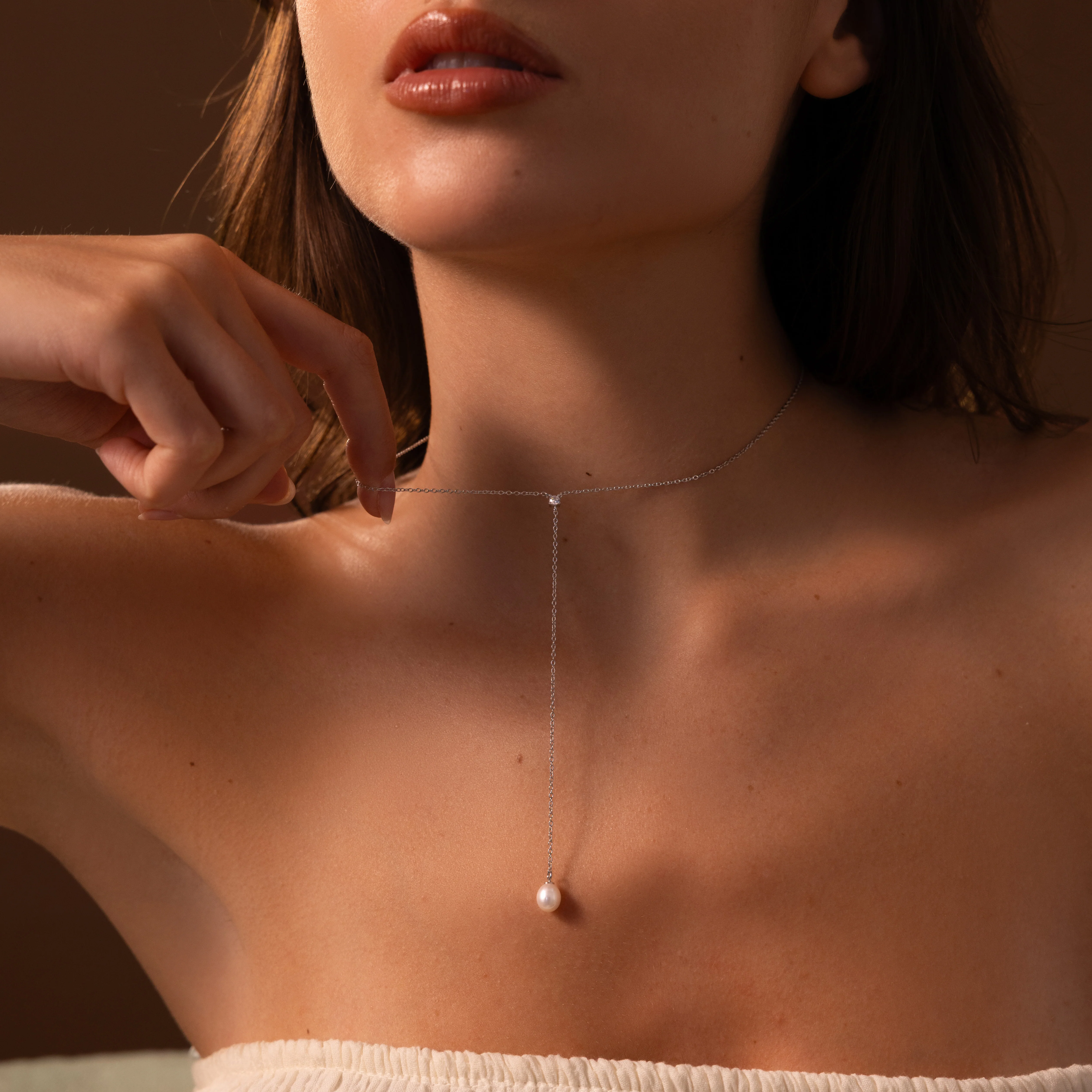 Pearl Drop Lariat Necklace in Silver - Image 4