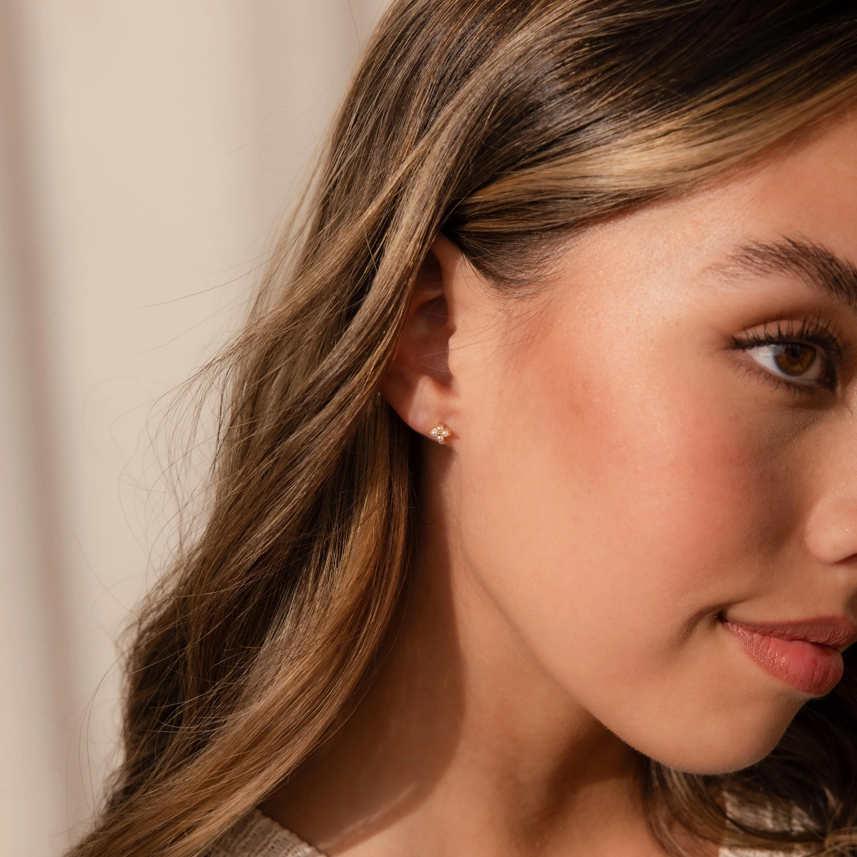 Pearl Ivy Flower Studs in 18K Gold - Image 5