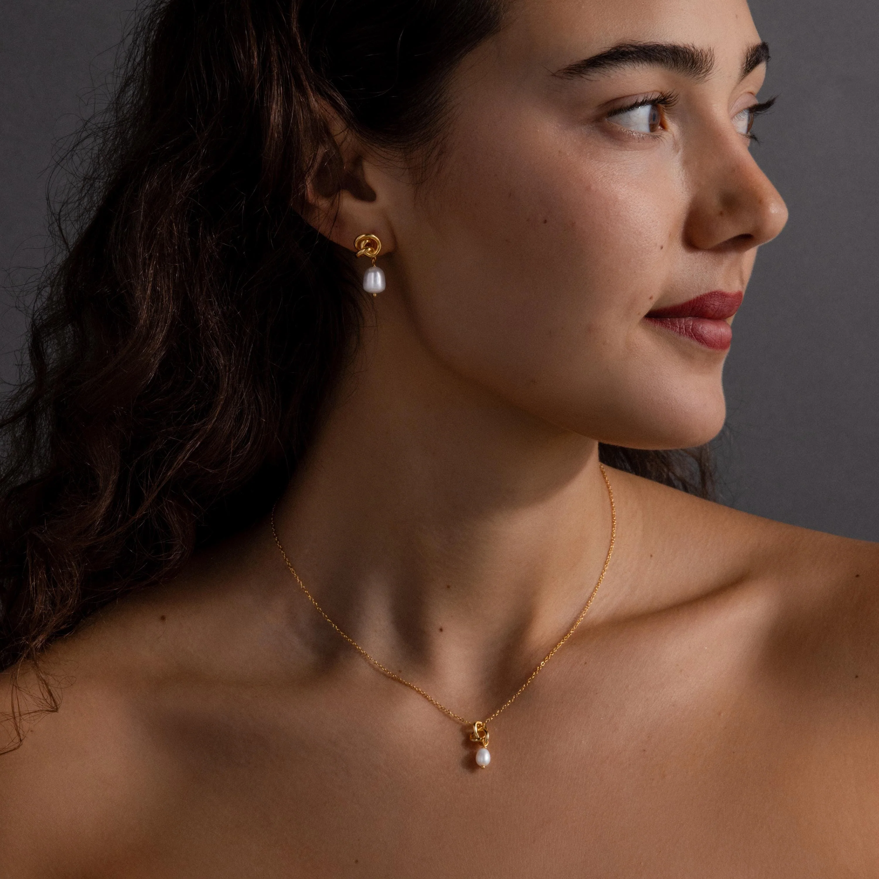 Pearl Knot Necklace & Earrings Set in 18K Gold - Image 2