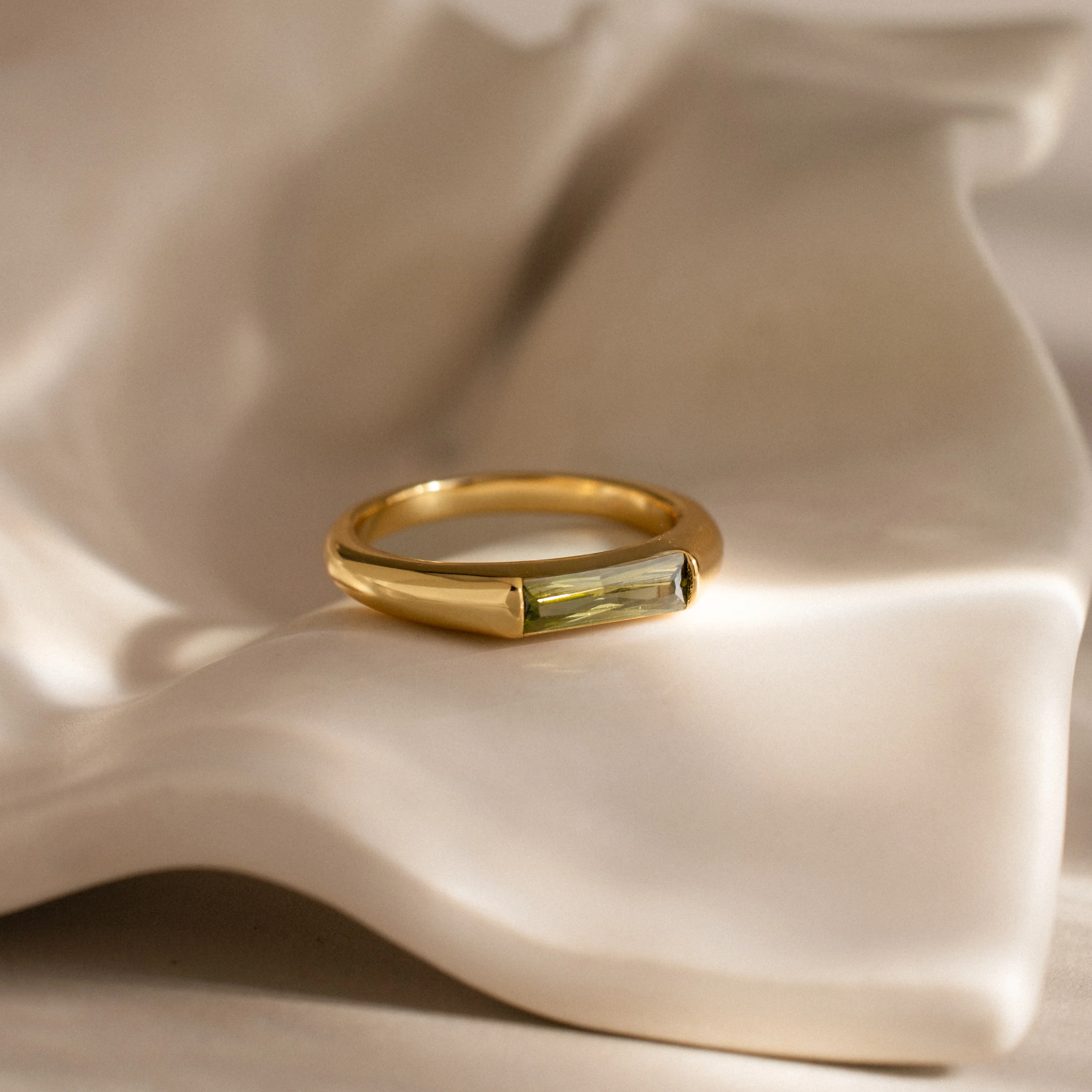 Peridot Baguette Signet Ring - Image 3