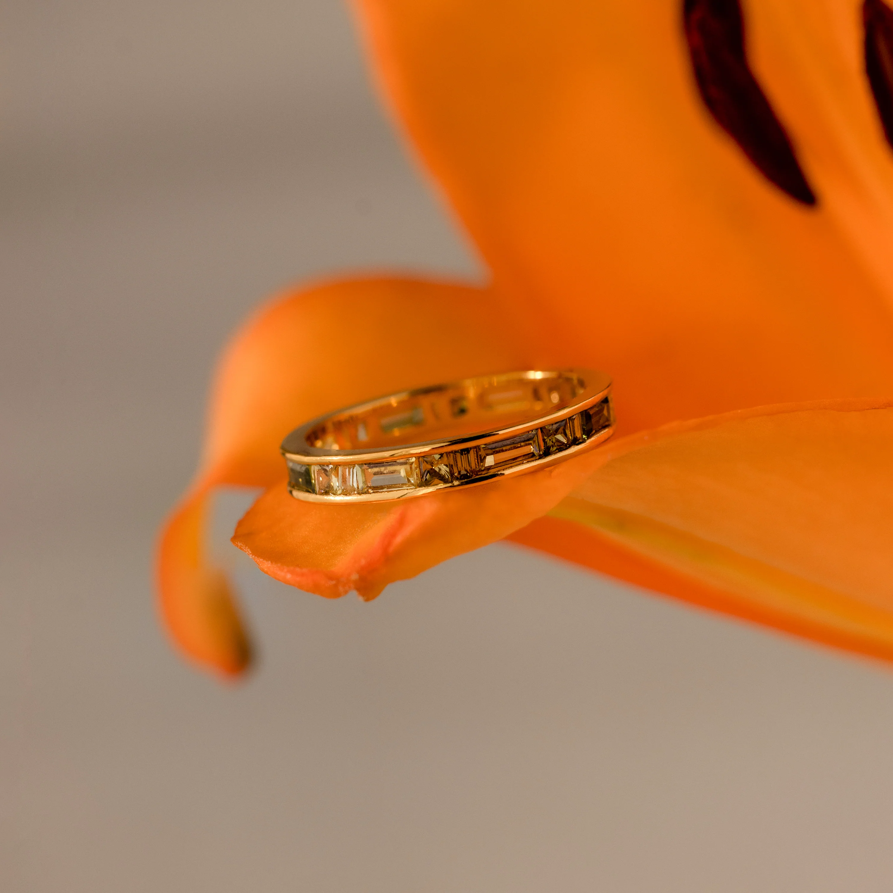 Peridot Inlay Eternity Ring - Image 5