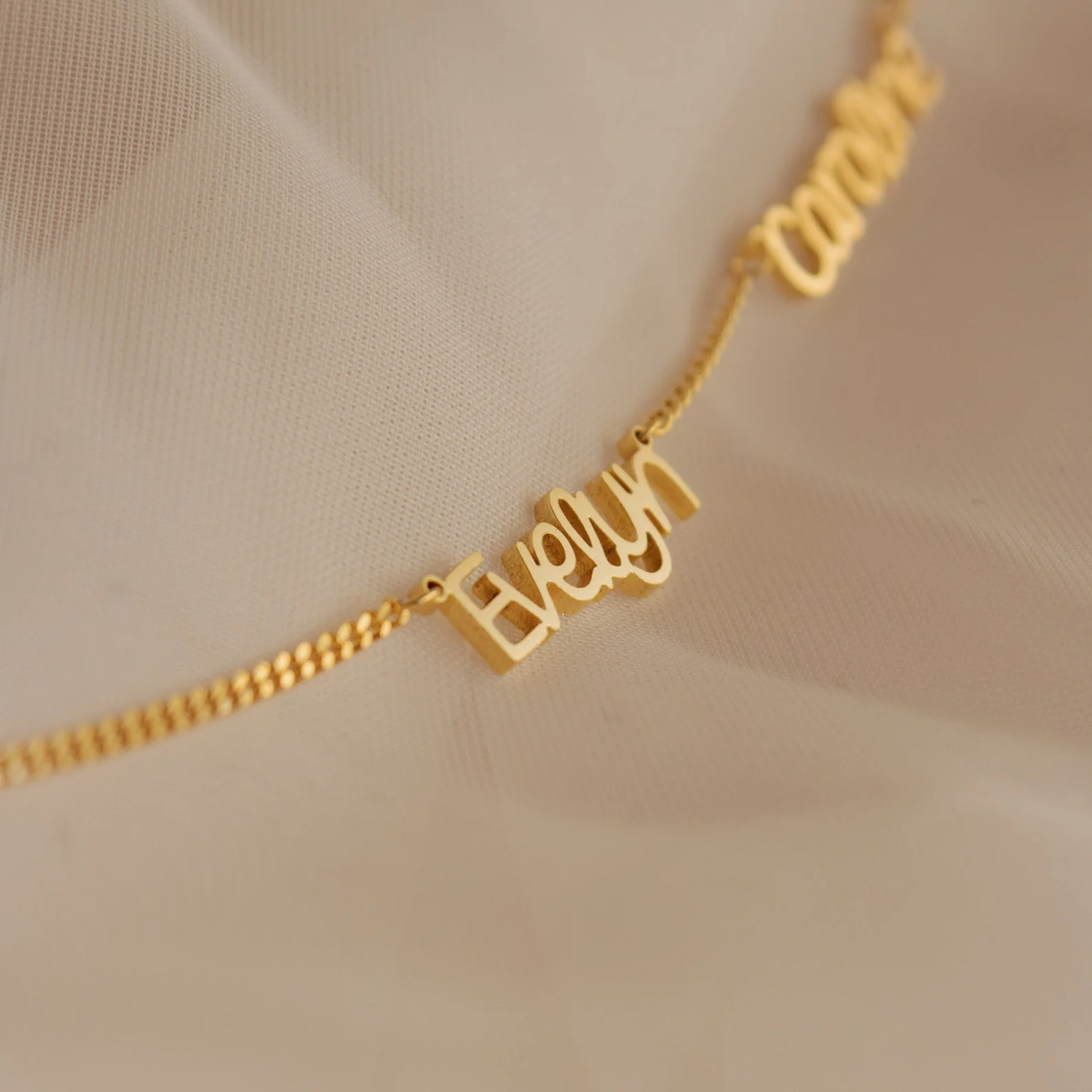 Preppy Multiple Name Necklace in Curb Chain - Image 3