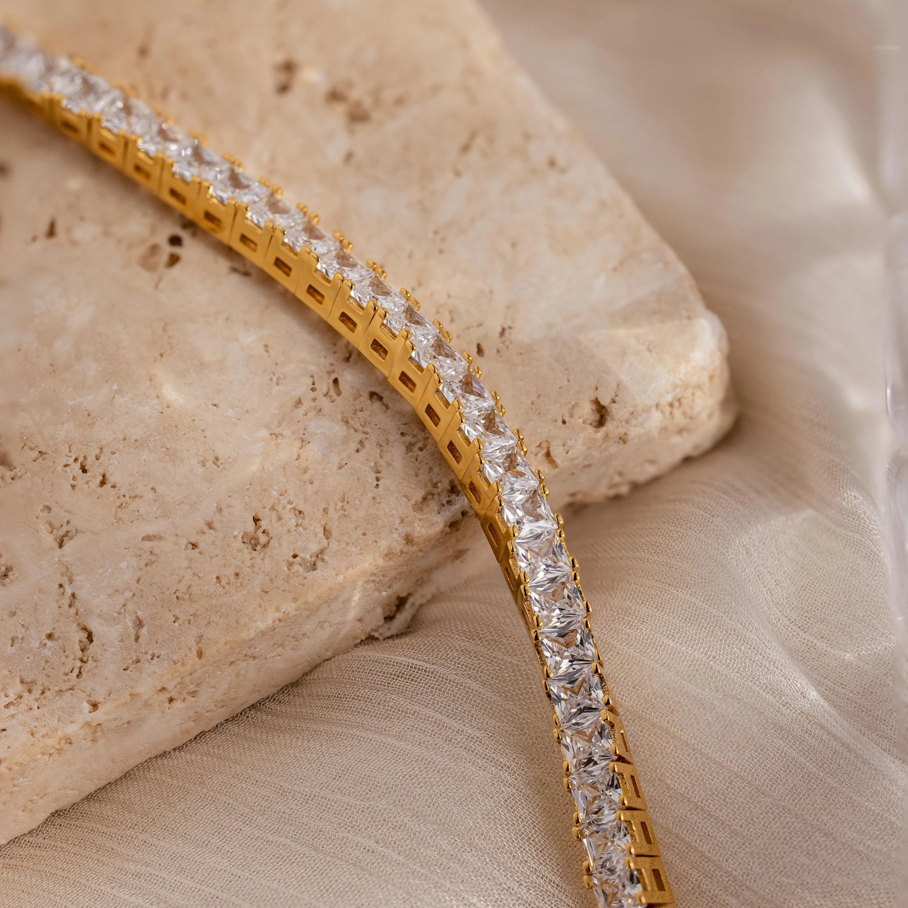 Princess Diamond Tennis Bracelet in 18K Gold - Image 5