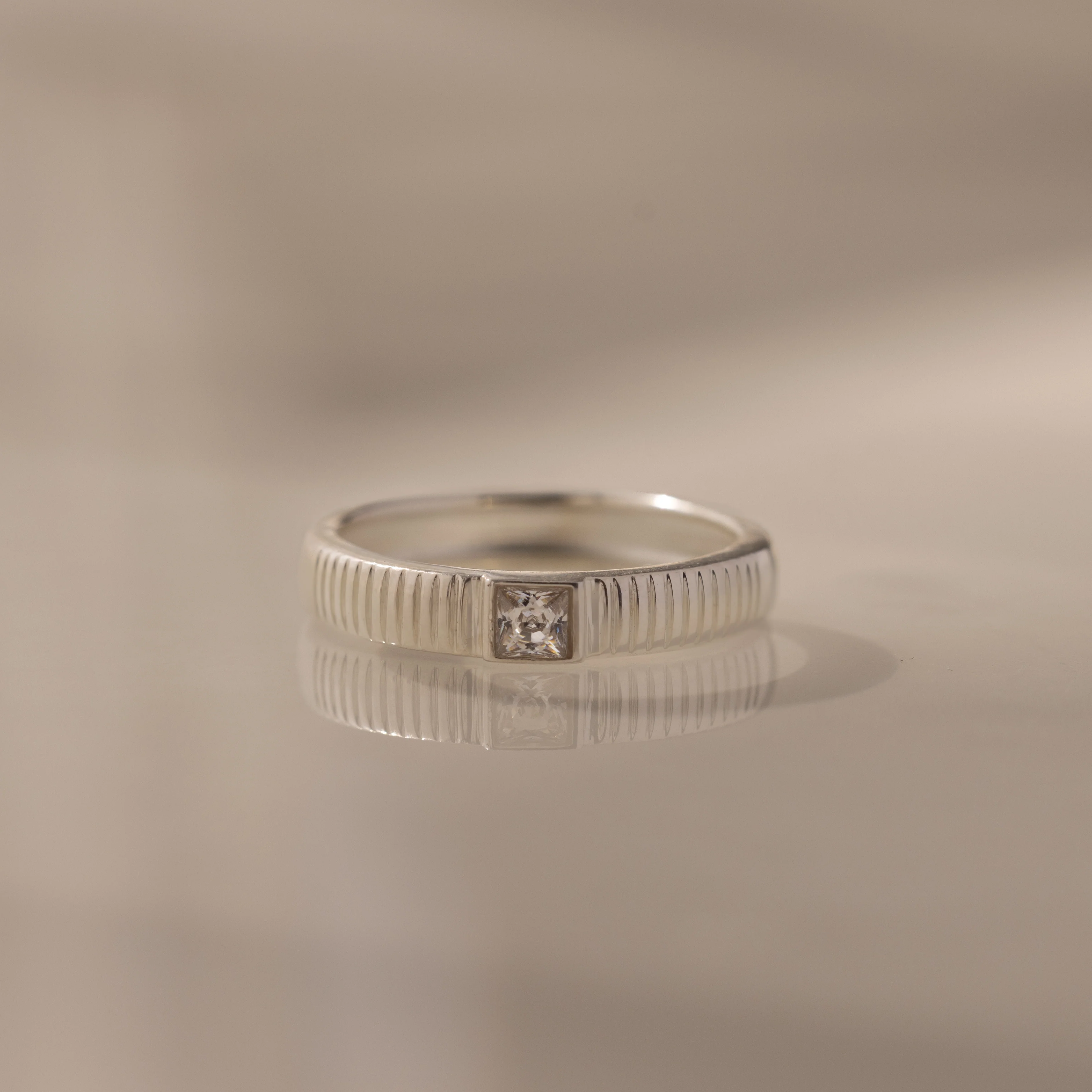 Ribbed Diamond Band - Image 2