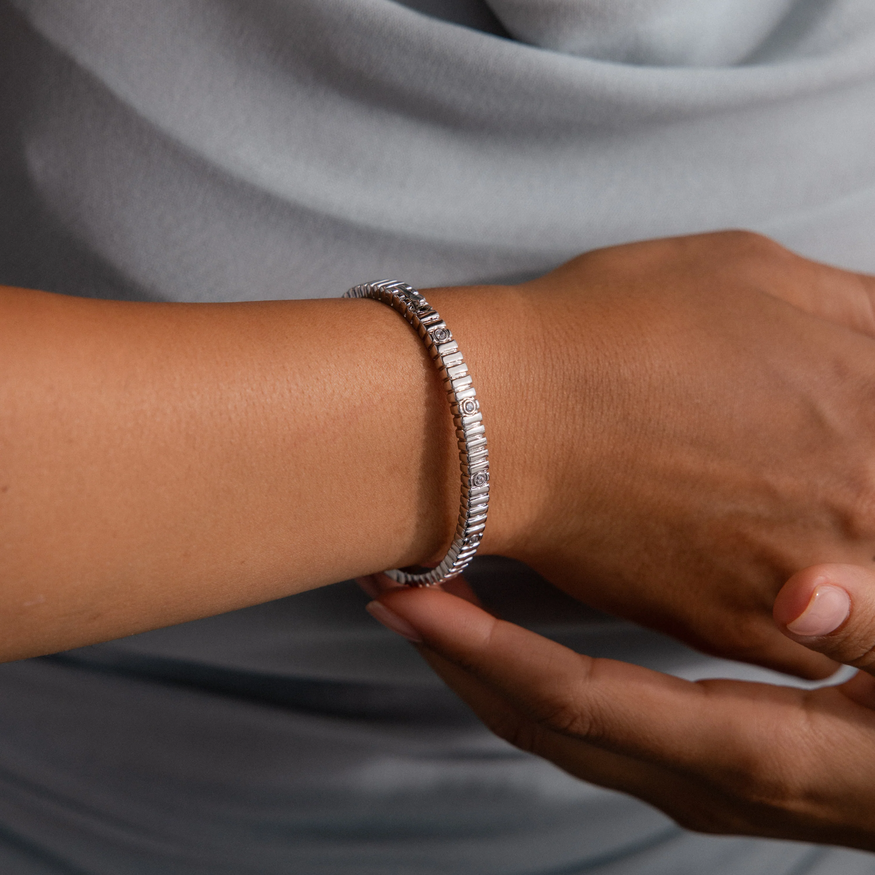 Ribbed Diamond Bangle in Silver - Image 2