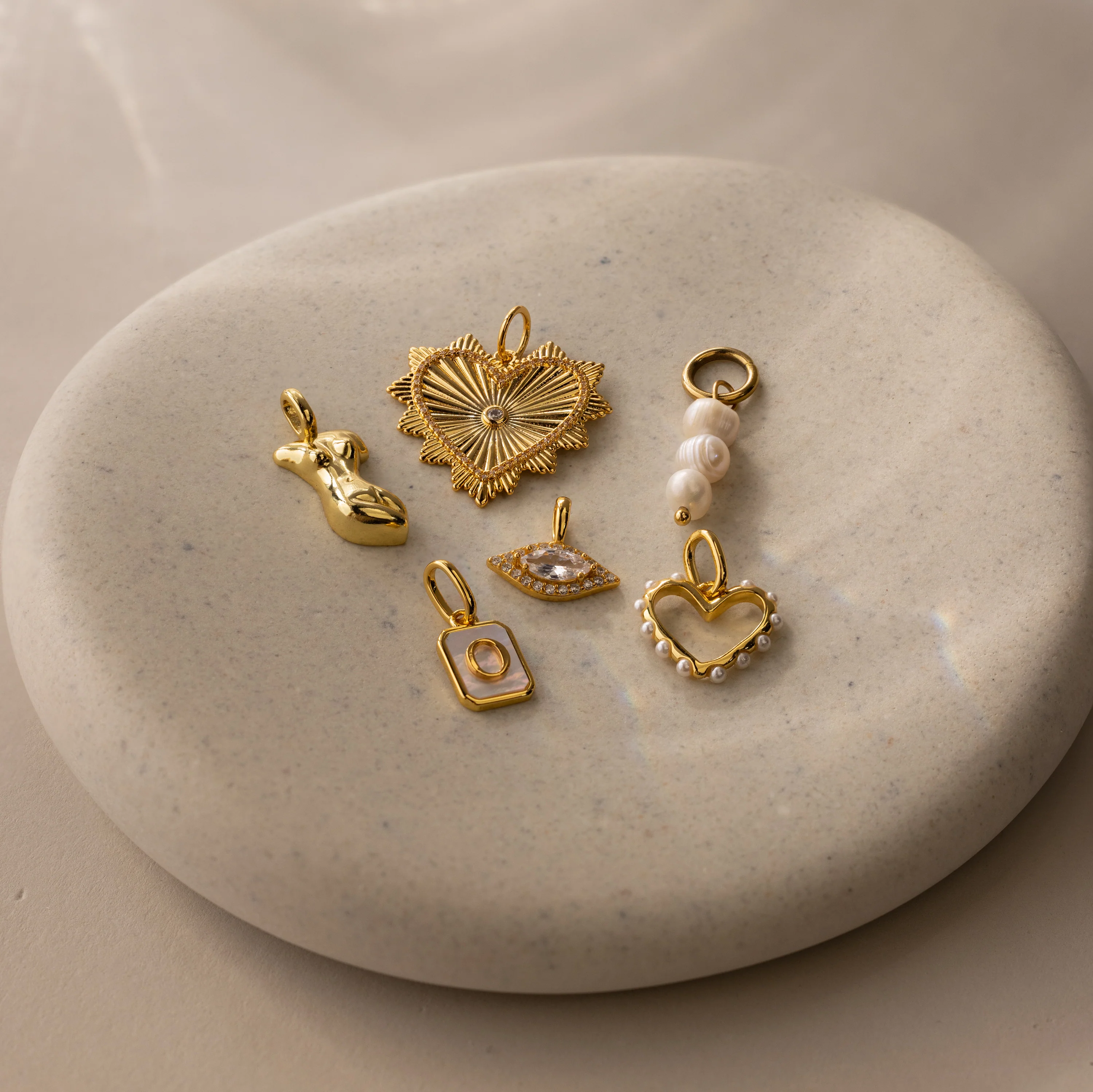 Ribbed Diamond Heart Charm - Image 7