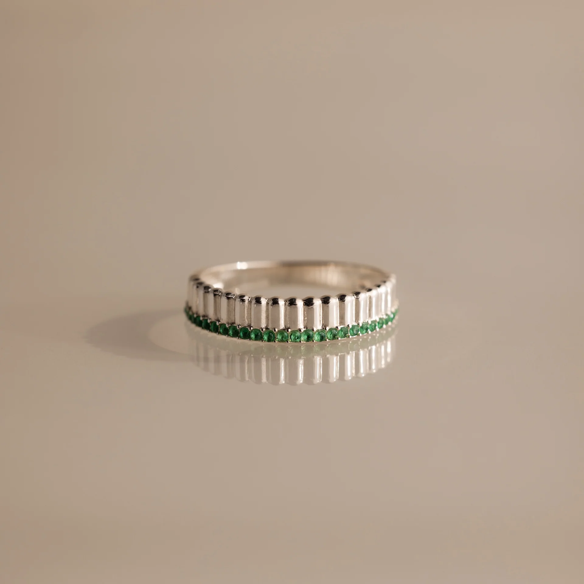 Ribbed Emerald Stack Ring - Image 3