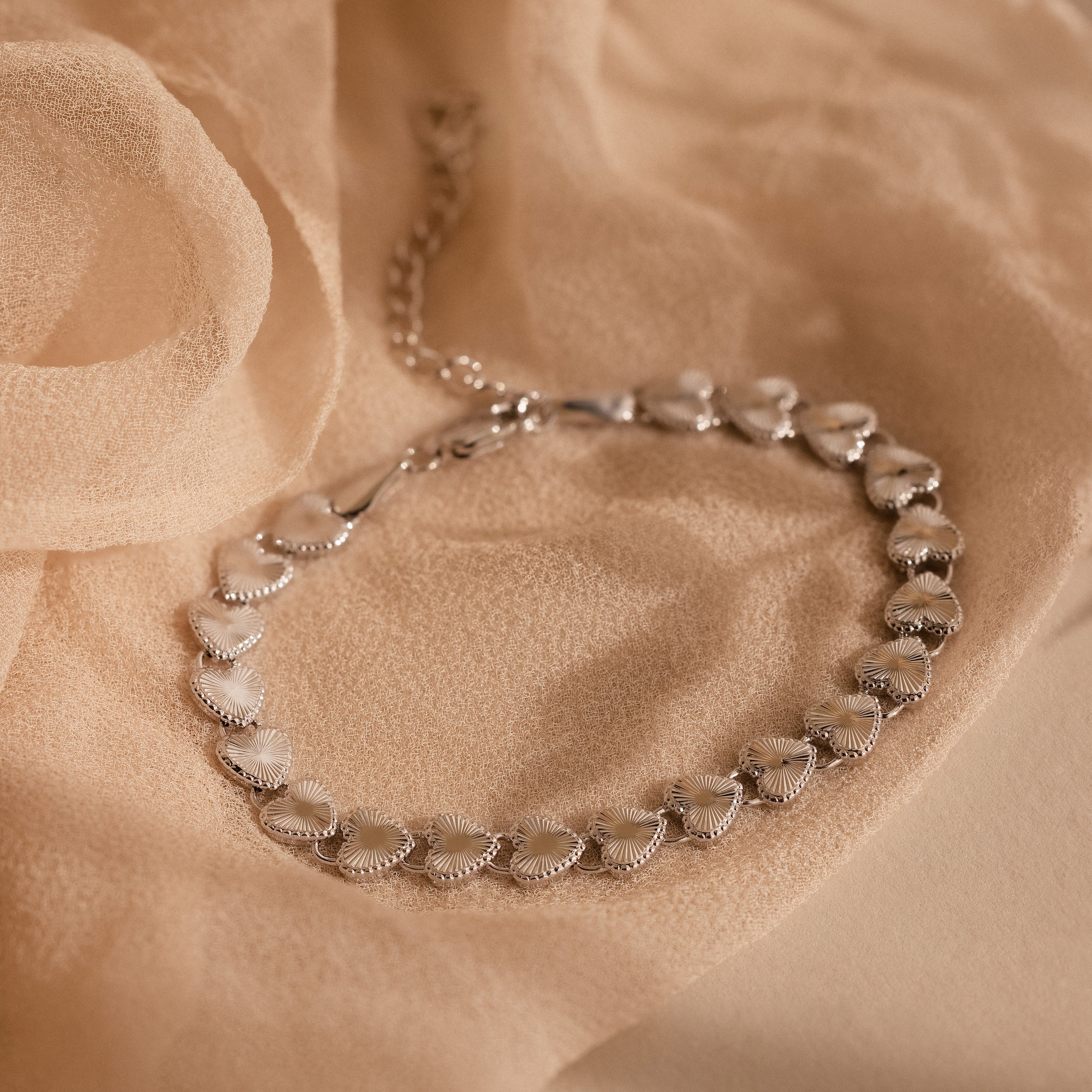Ribbed Heart Link Bracelet in Silver - Image 7
