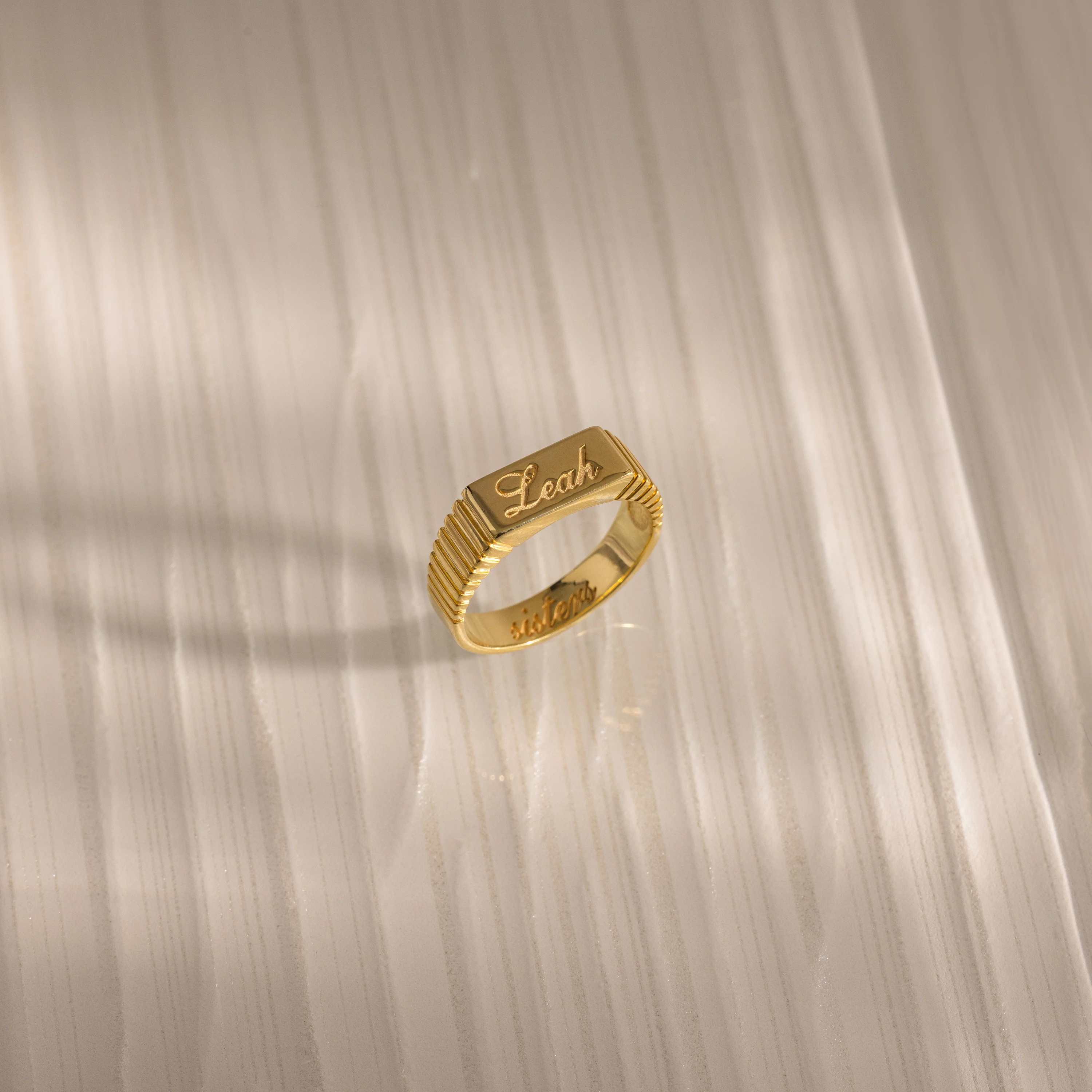 Ribbed Name Signet Ring in 18K Gold - Image 5