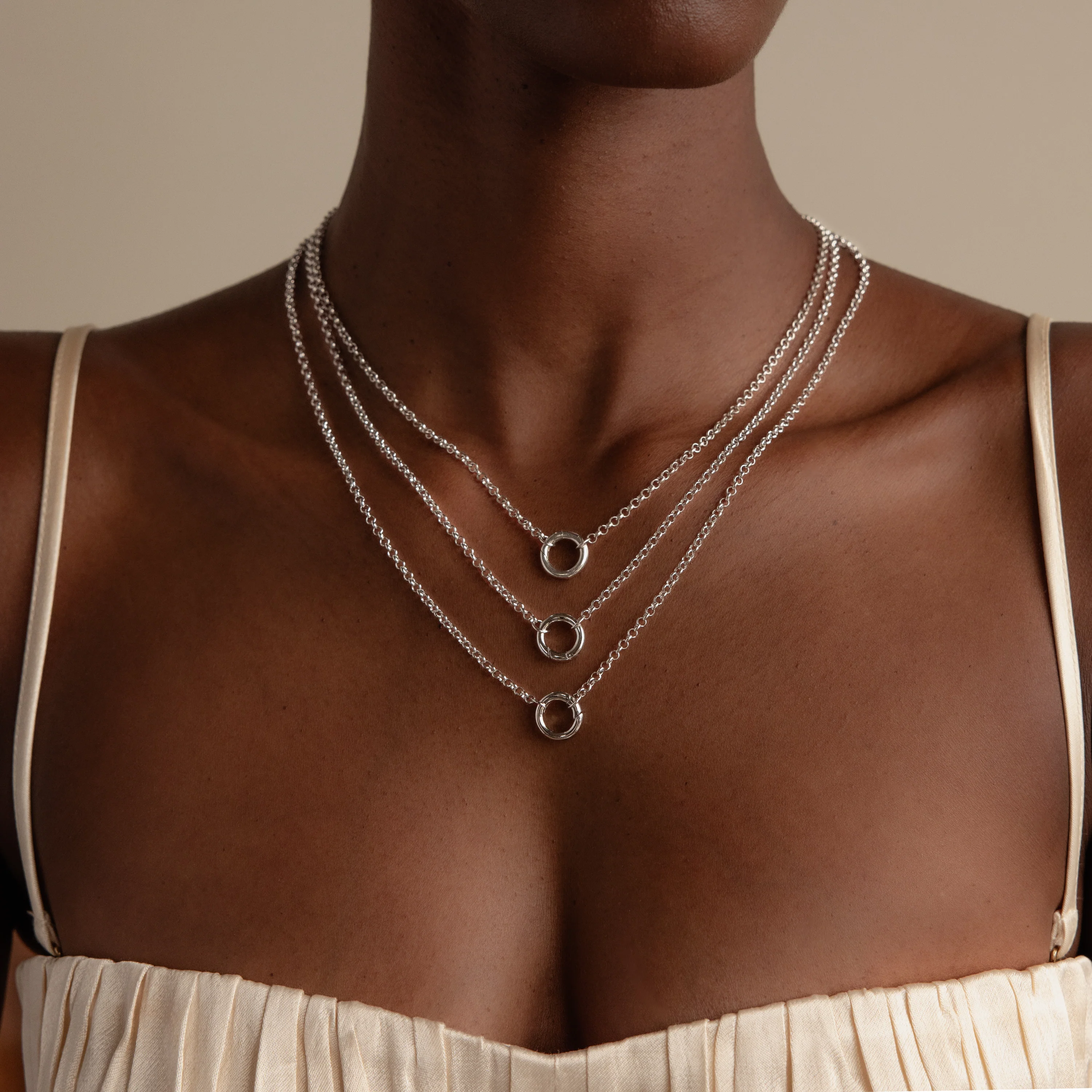Rolo Circle Charm Necklace in Silver - Image 4