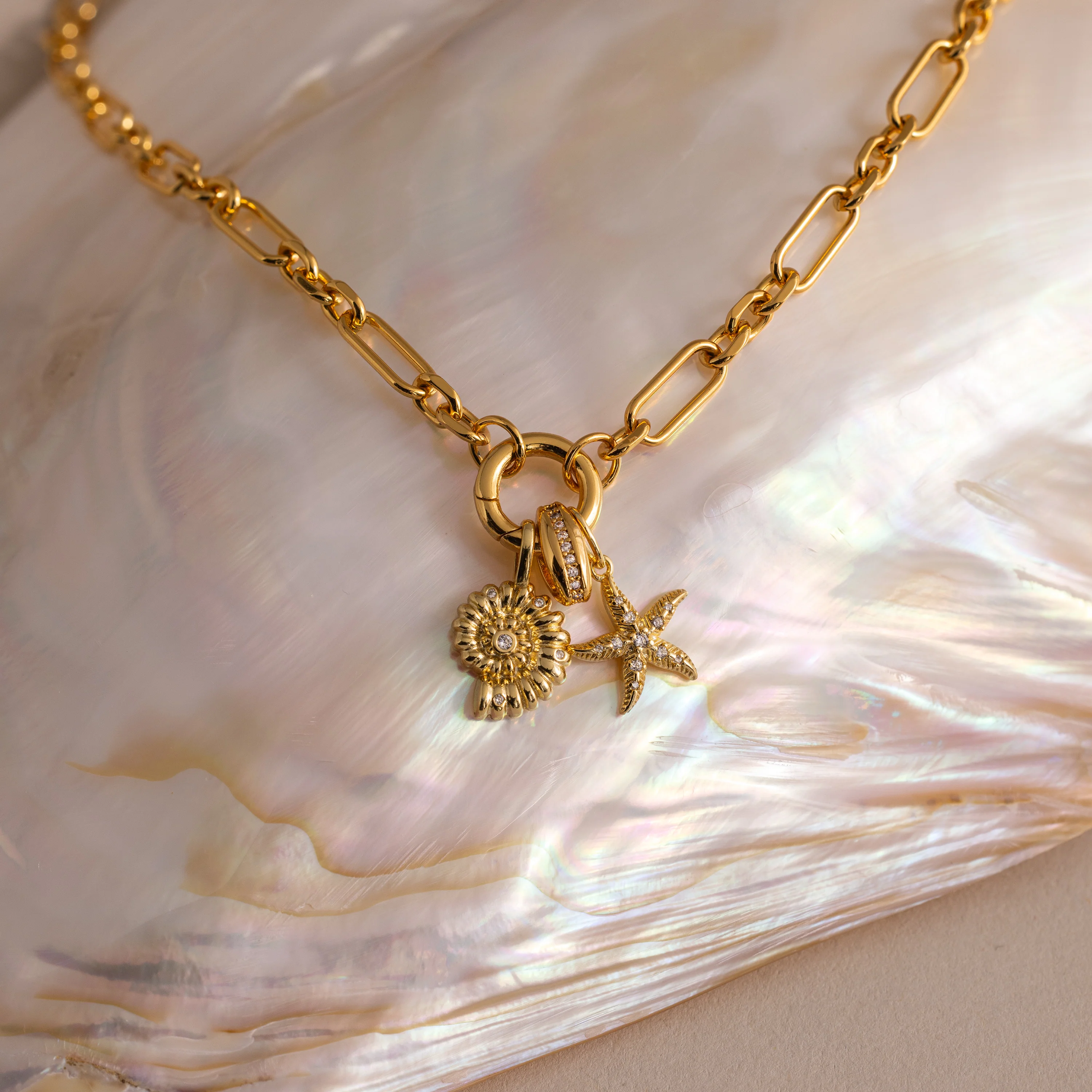 Rolo Circle Figaro Necklace in 18K Gold - Image 3
