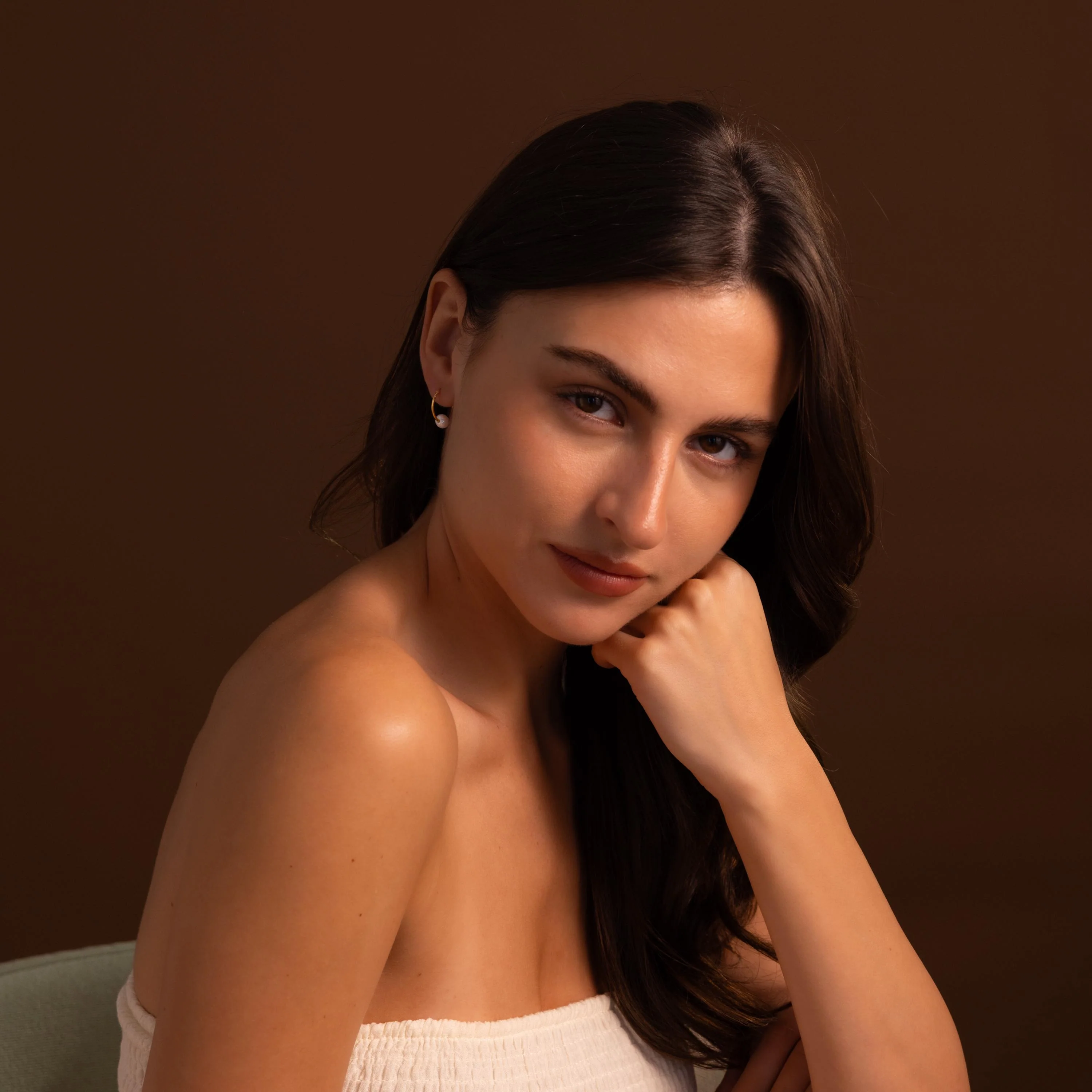 Round Pearl Hoops in 18K Gold - Image 3