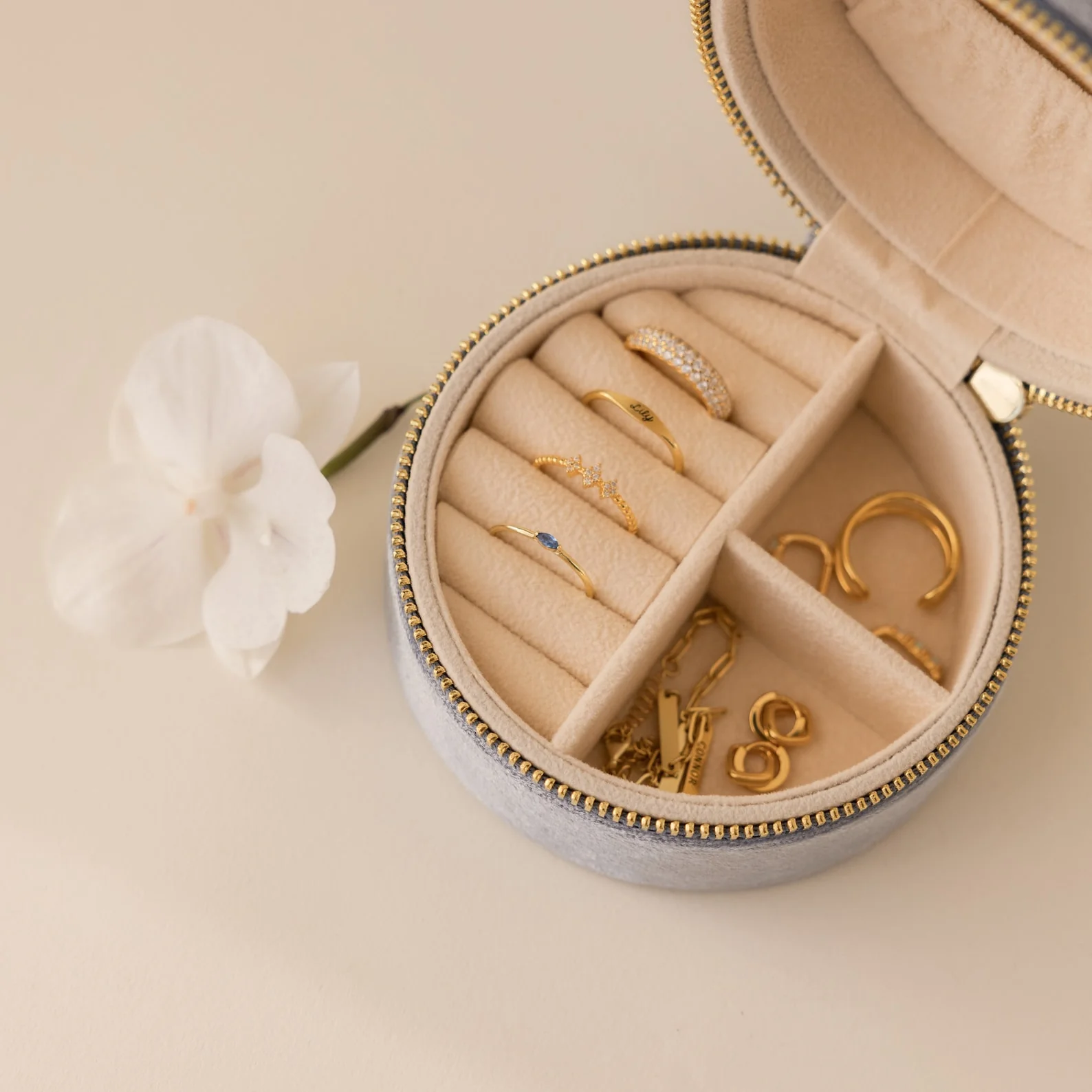 Round Velvet Jewelry Case - Image 5