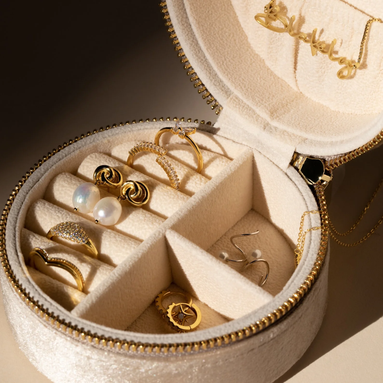 Round Velvet Jewelry Case - Image 7